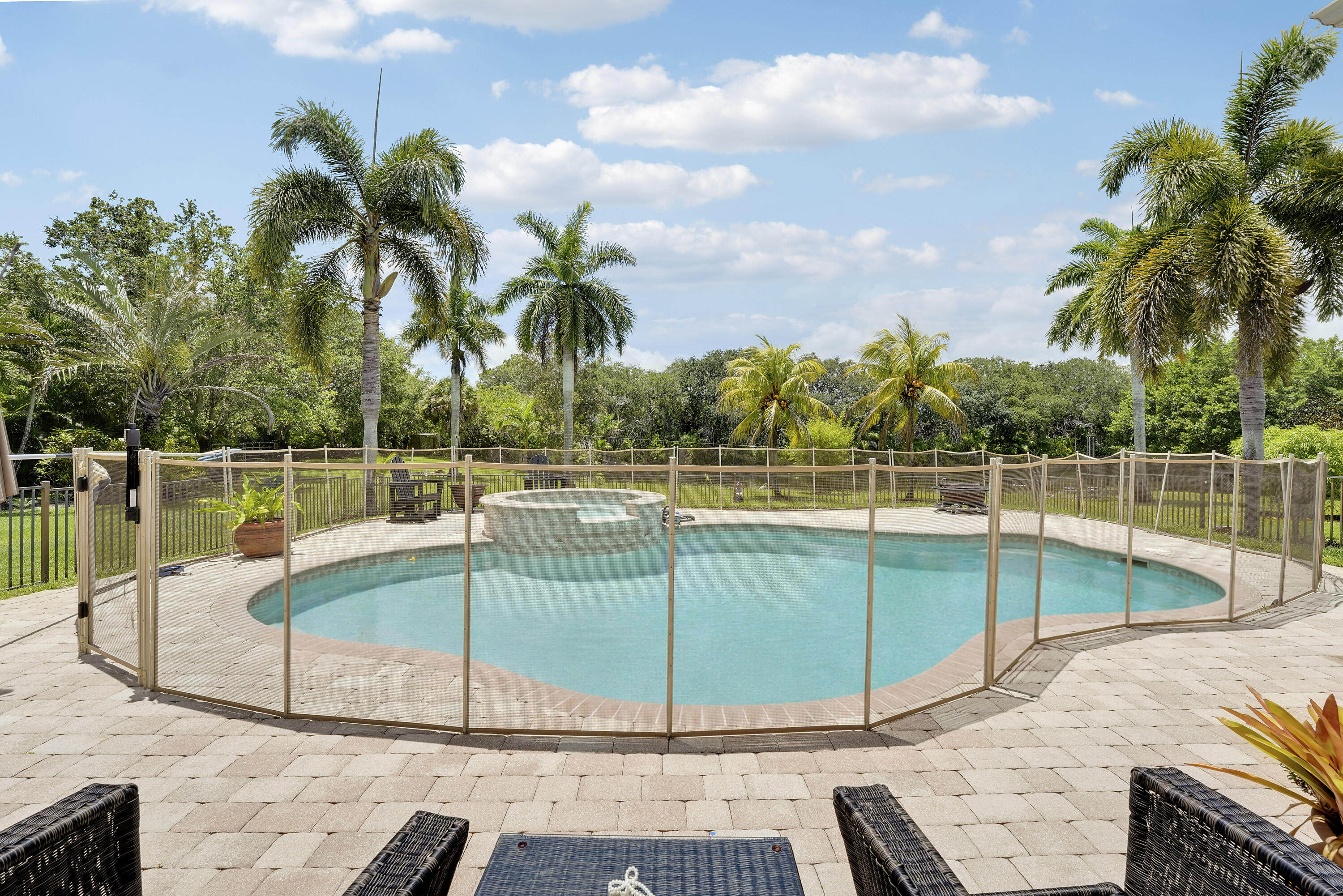 LOXAHATCHEE LAKES - Residential