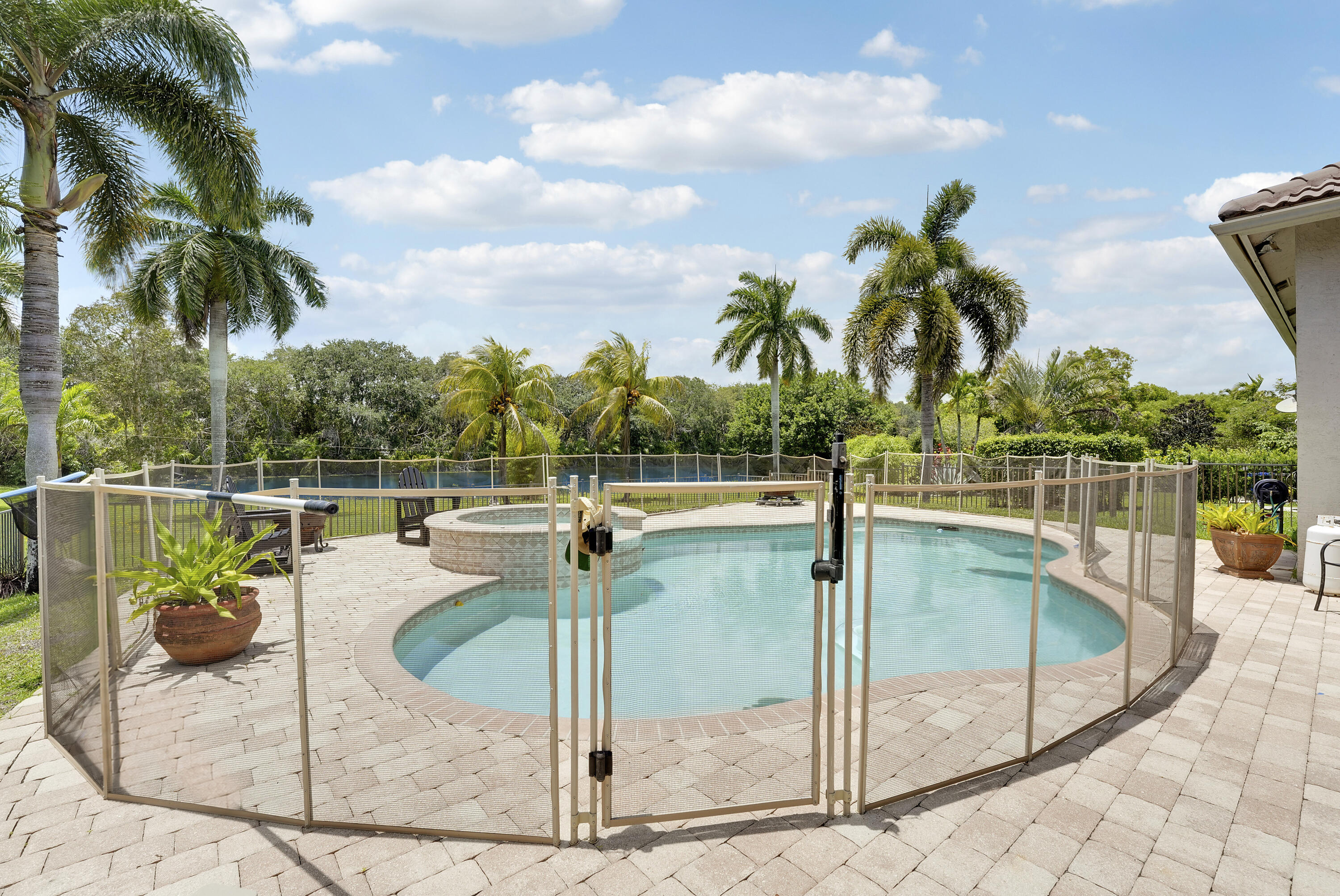 LOXAHATCHEE LAKES - Residential