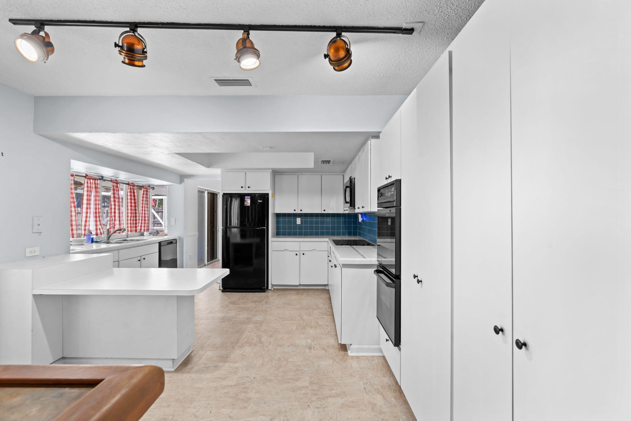HIGHLAND LAKES SEC 4 - Residential