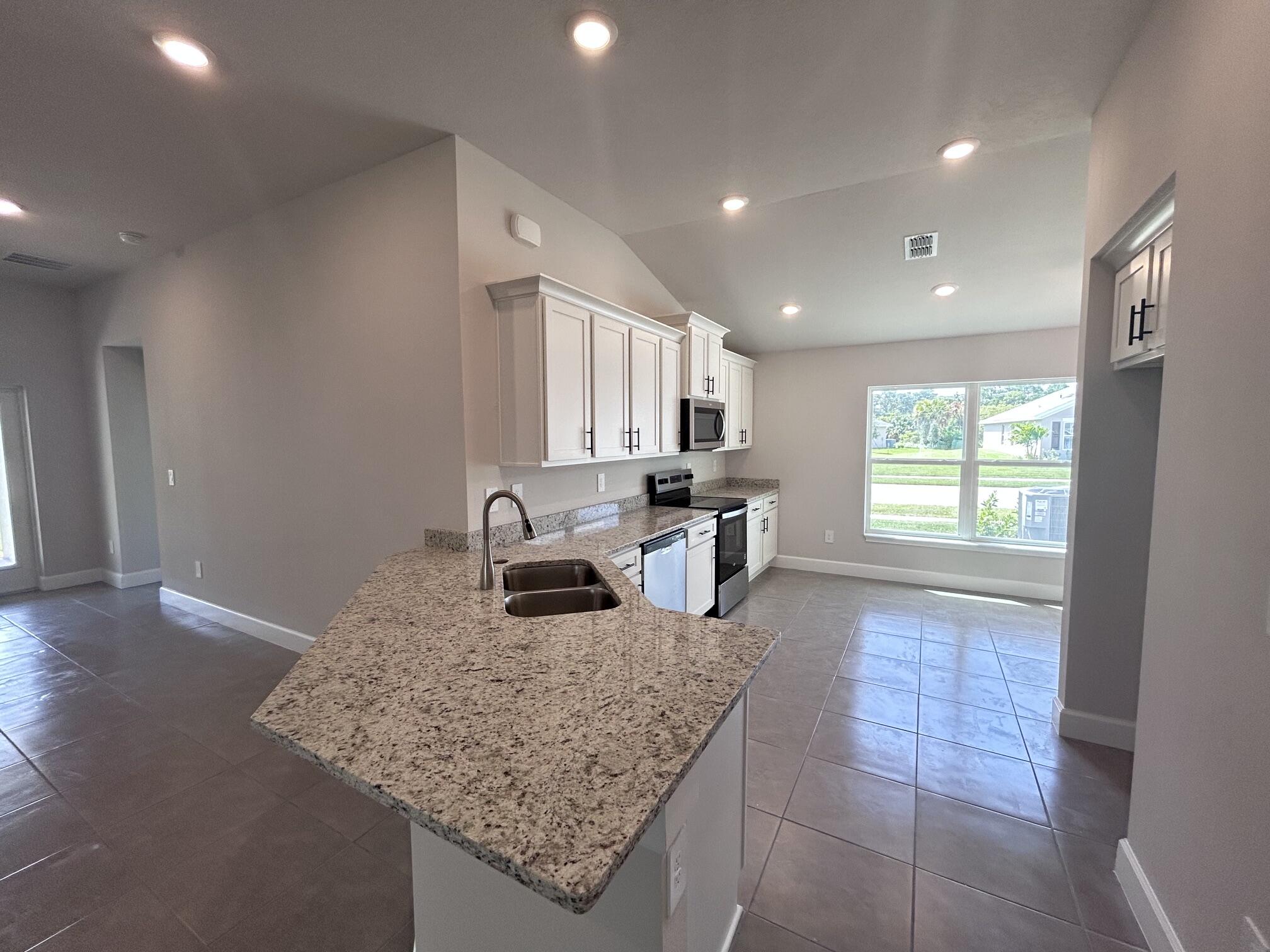 WATERSTONE PHASE THREE - Residential