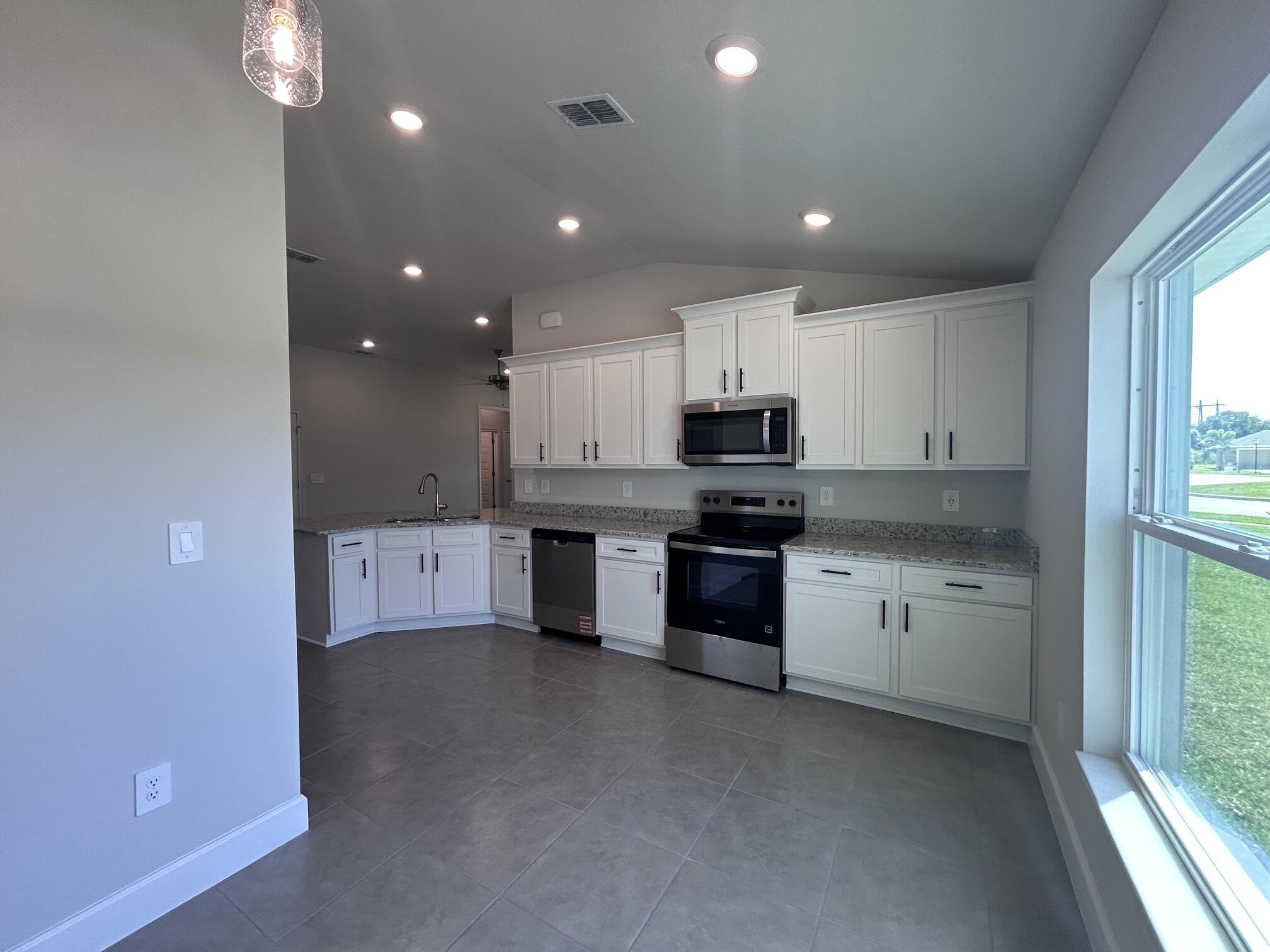 WATERSTONE PHASE THREE - Residential