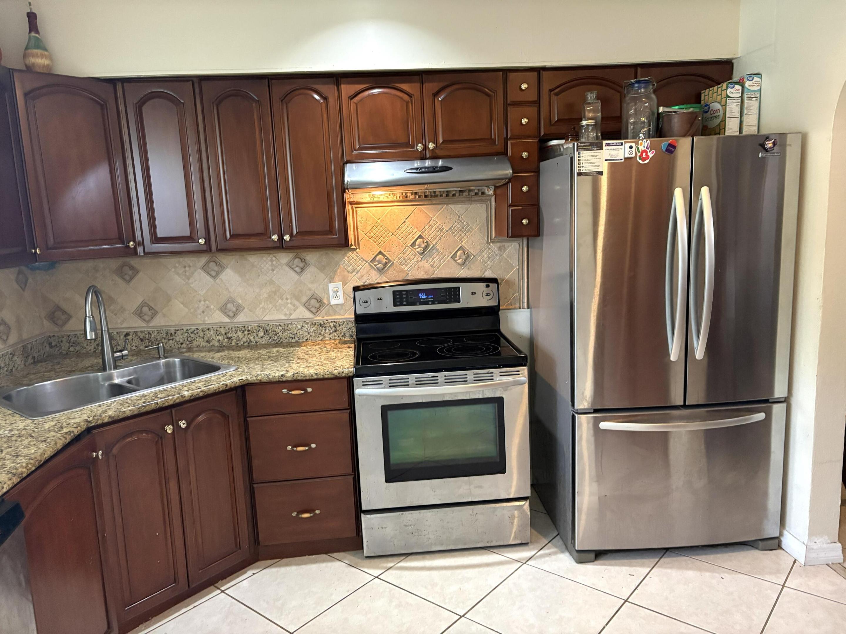 PLANTATION SUNRISE HEIGHTS 1ST - Residential