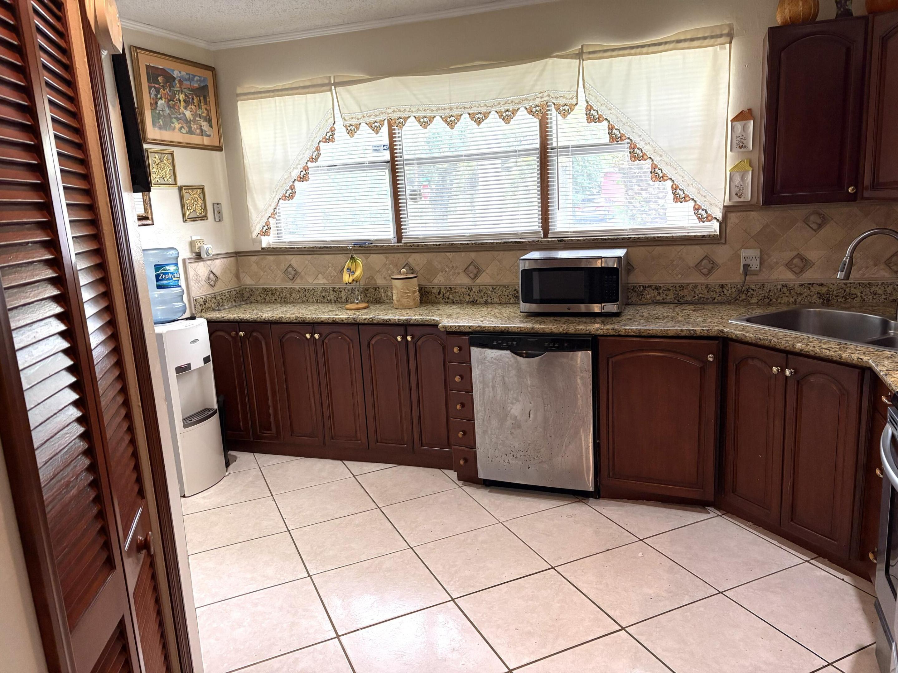 PLANTATION SUNRISE HEIGHTS 1ST - Residential