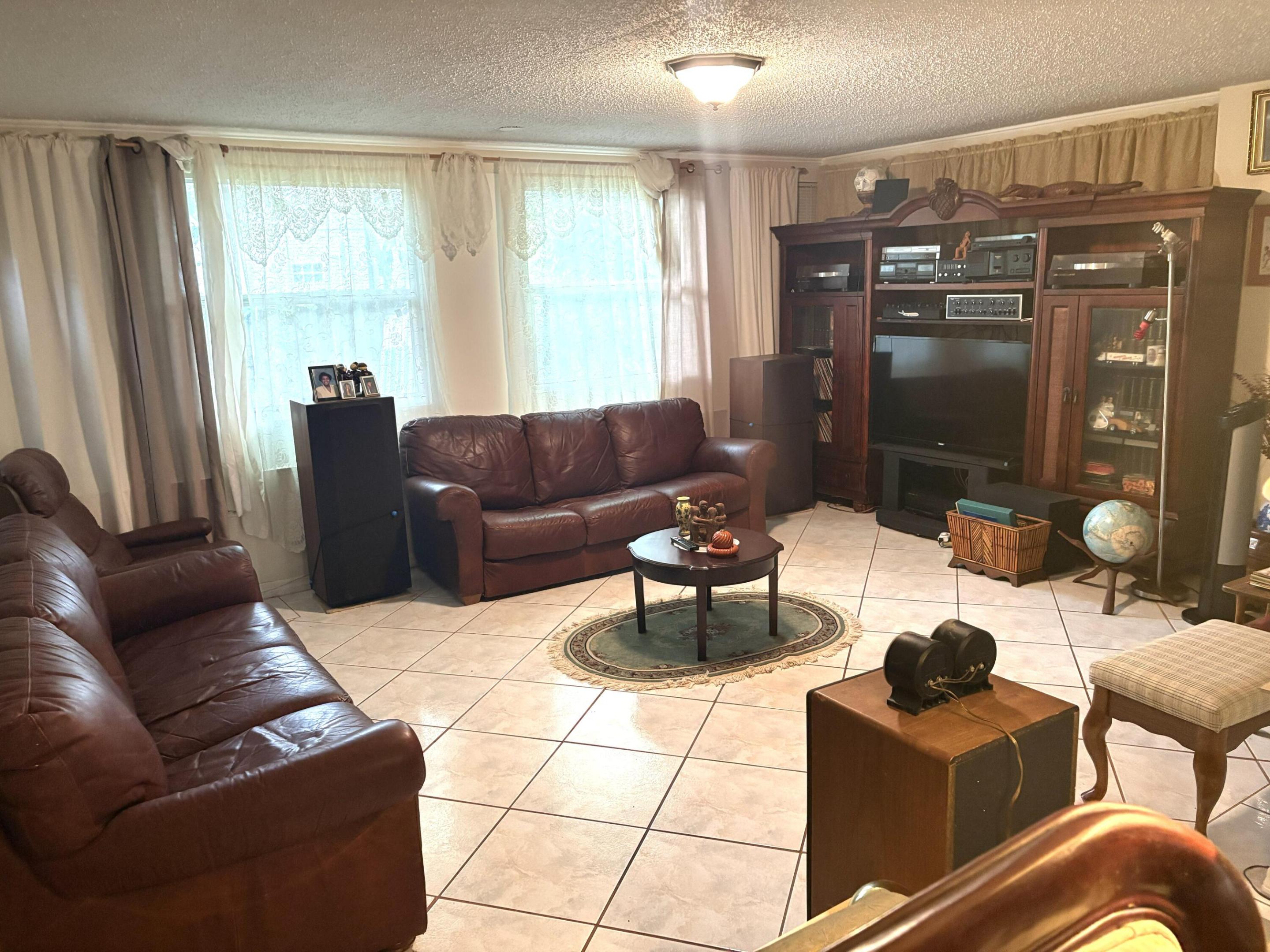 PLANTATION SUNRISE HEIGHTS 1ST - Residential