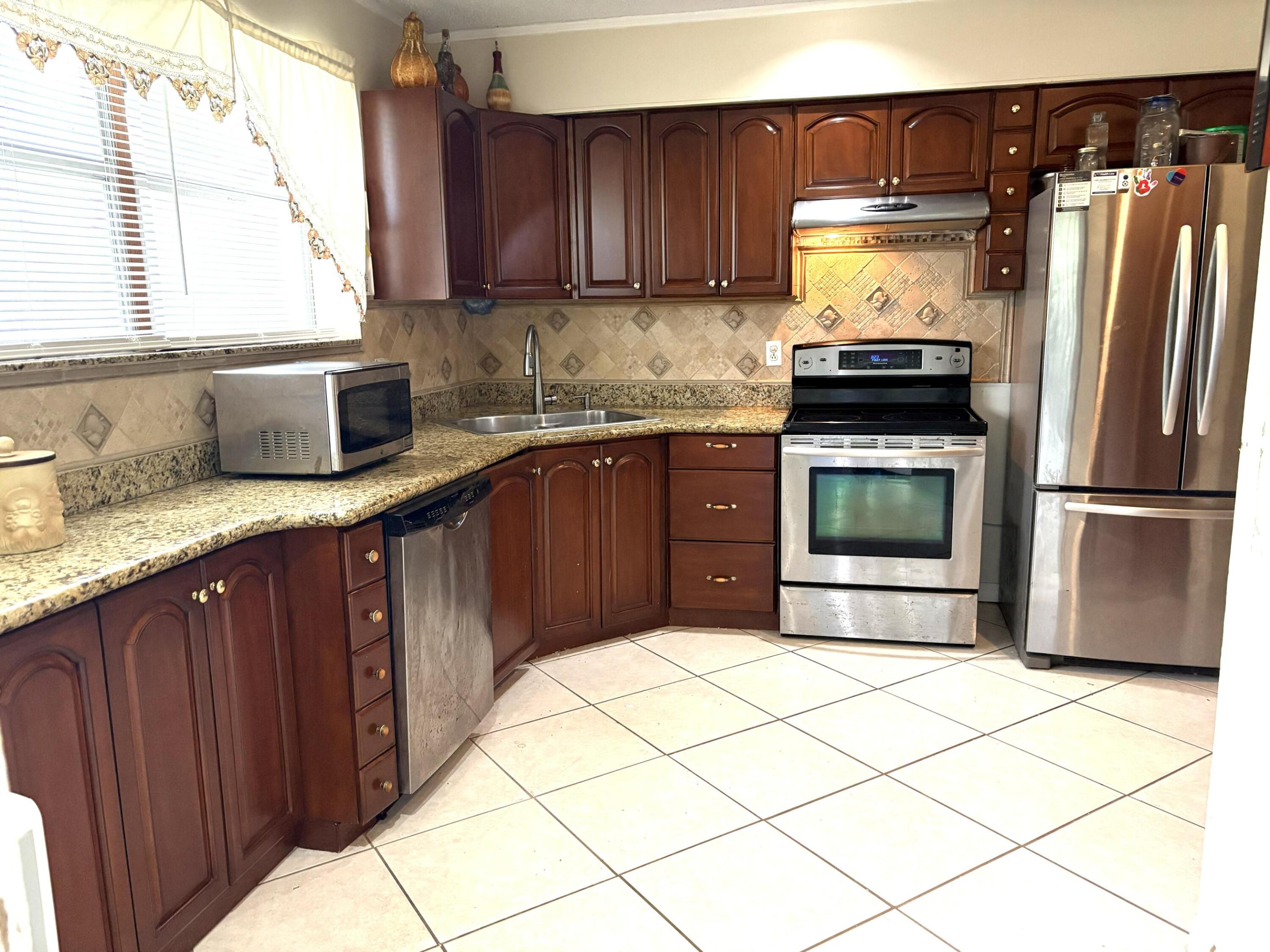 PLANTATION SUNRISE HEIGHTS 1ST - Residential