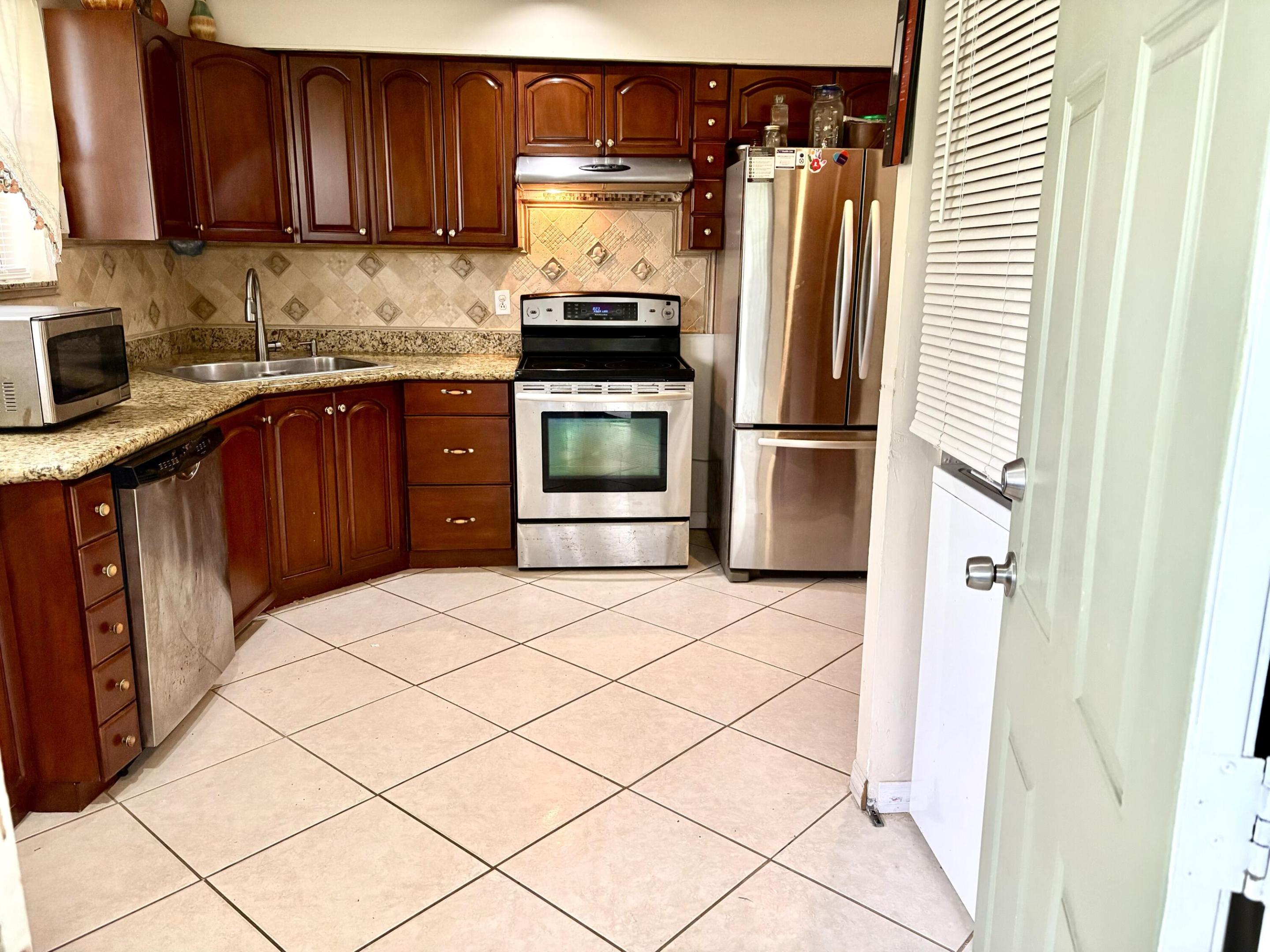 PLANTATION SUNRISE HEIGHTS 1ST - Residential