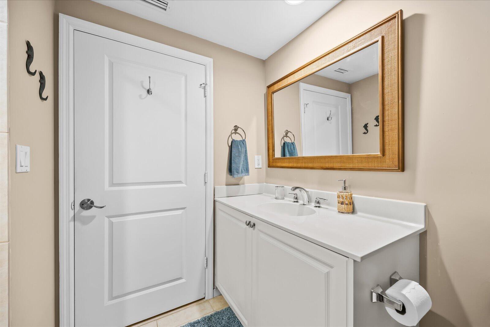 HARBORAGE YACHT CONDO - Residential