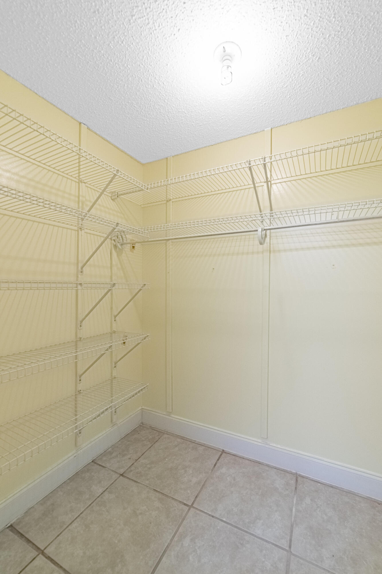 LAUDERDALE WEST CONDO NO XVII - Residential