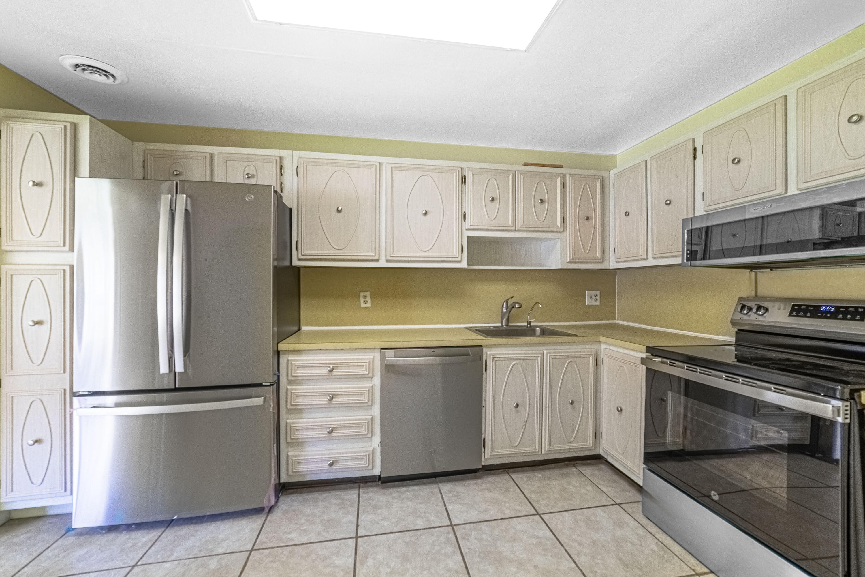 LAUDERDALE WEST CONDO NO XVII - Residential
