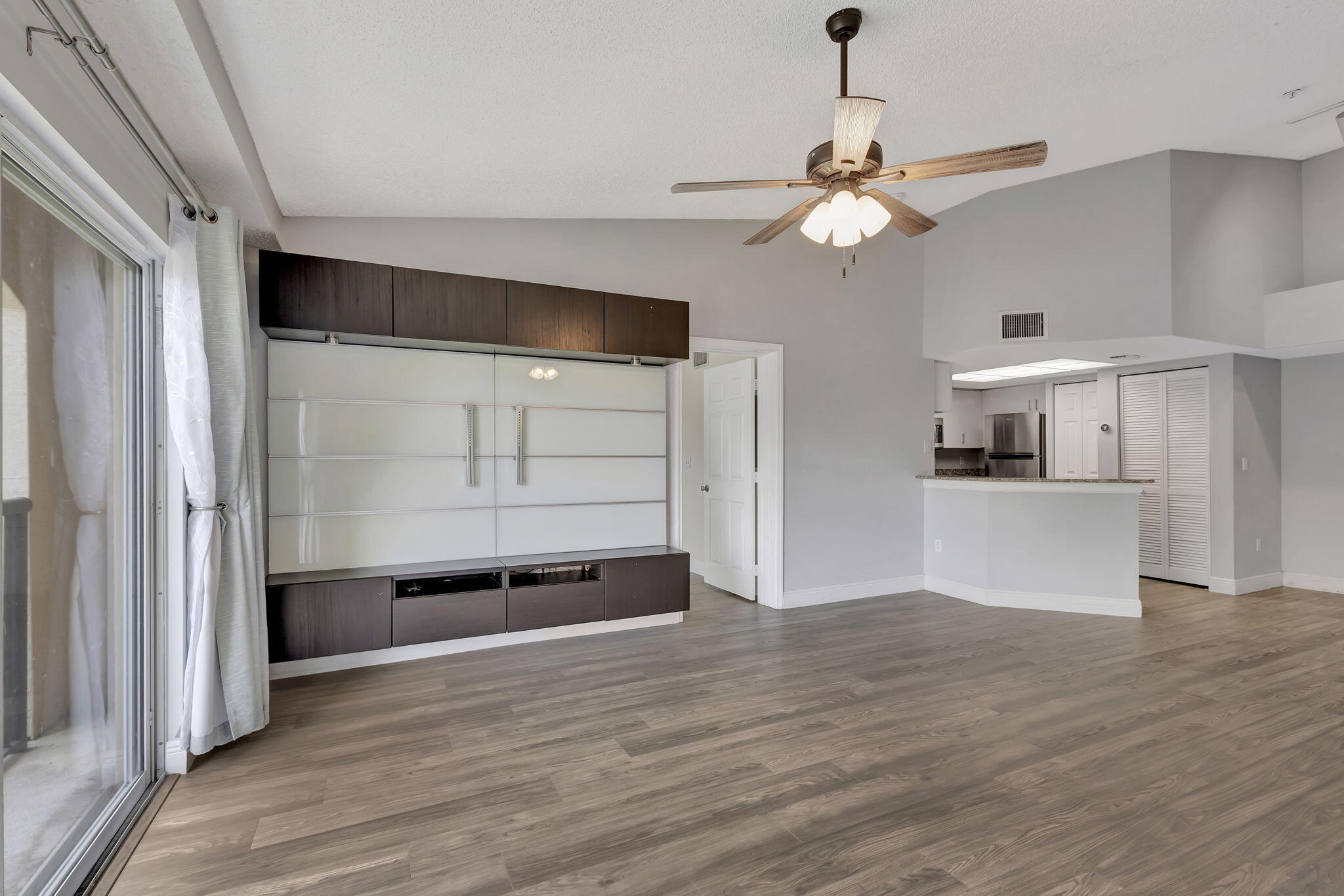 GRAND VIEW AT CRESTWOOD CONDO - Residential Lease