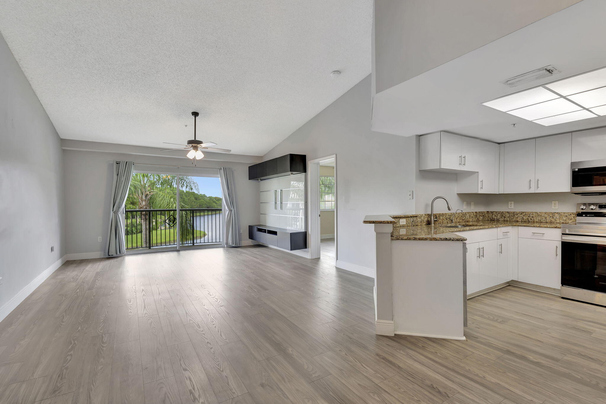 GRAND VIEW AT CRESTWOOD CONDO - Residential Lease