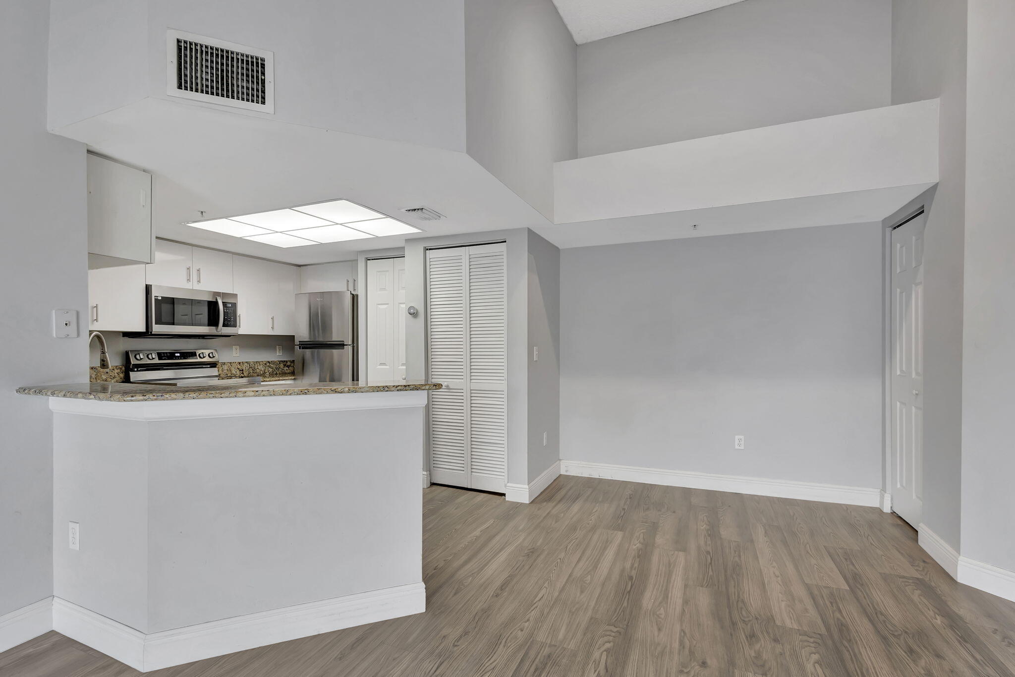 GRAND VIEW AT CRESTWOOD CONDO - Residential Lease