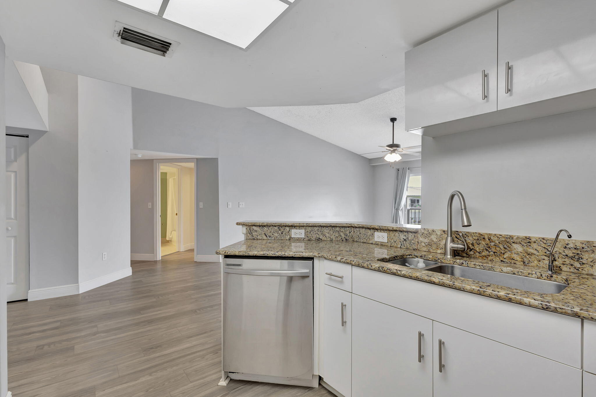 GRAND VIEW AT CRESTWOOD CONDO - Residential Lease