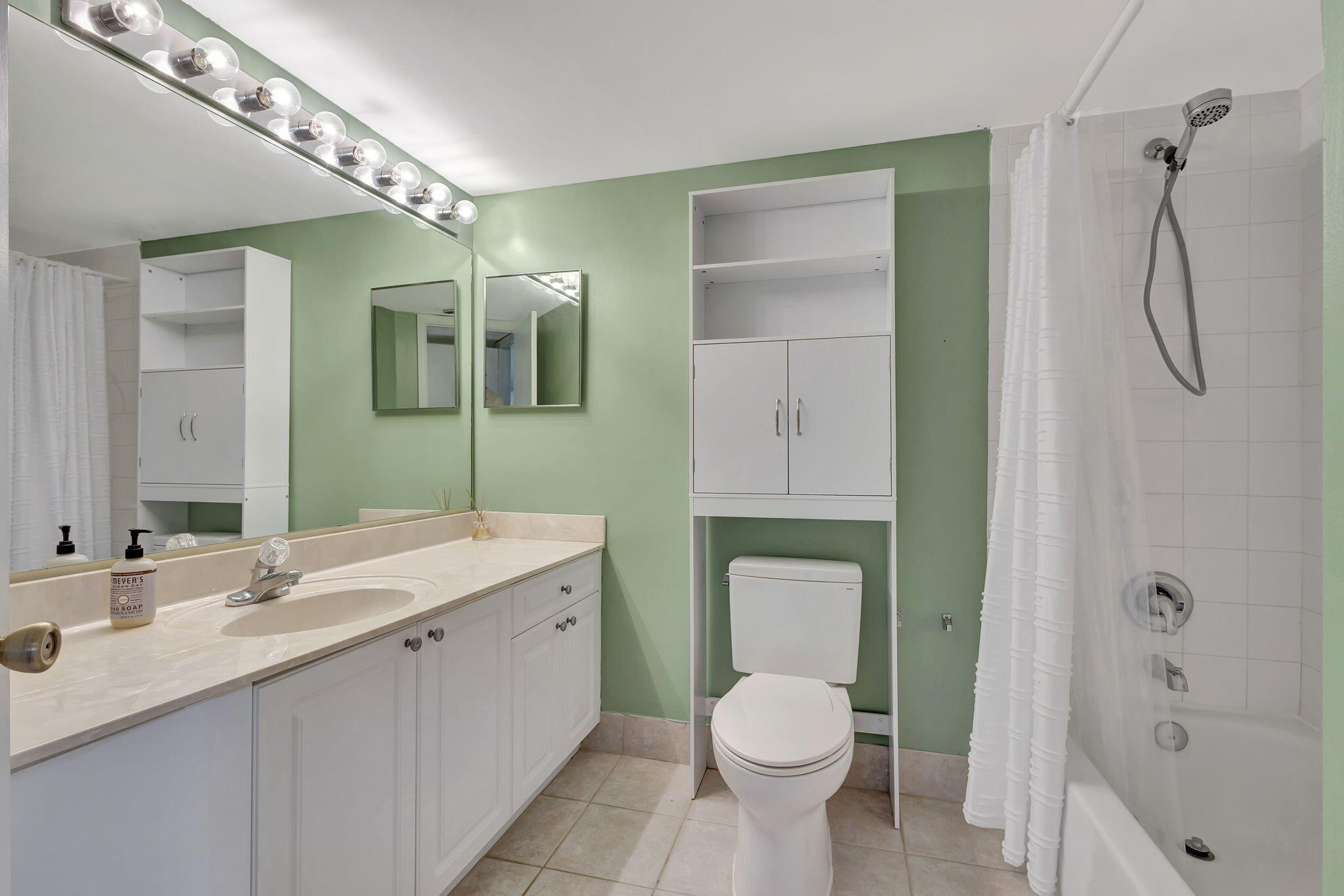 GRAND VIEW AT CRESTWOOD CONDO - Residential Lease