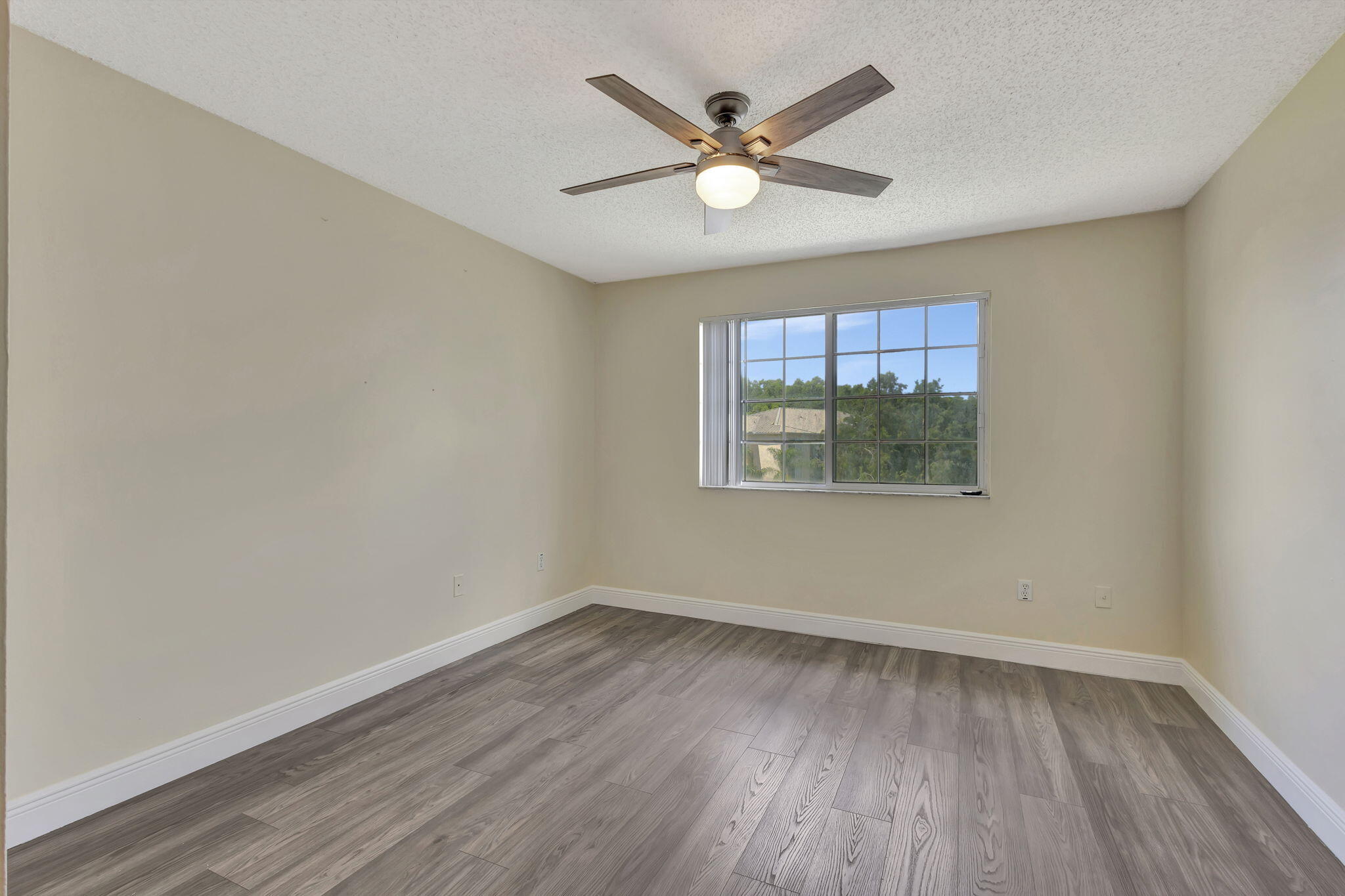 GRAND VIEW AT CRESTWOOD CONDO - Residential Lease