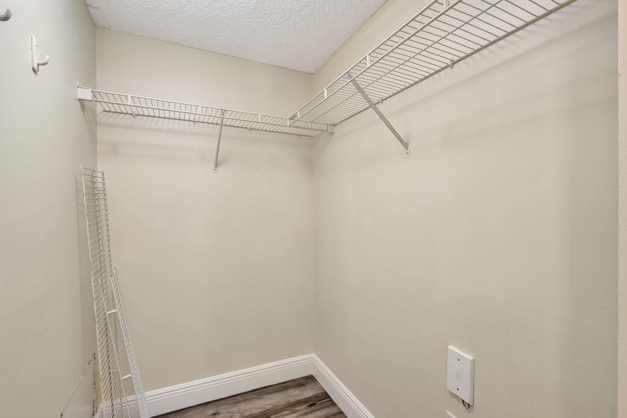 GRAND VIEW AT CRESTWOOD CONDO - Residential Lease
