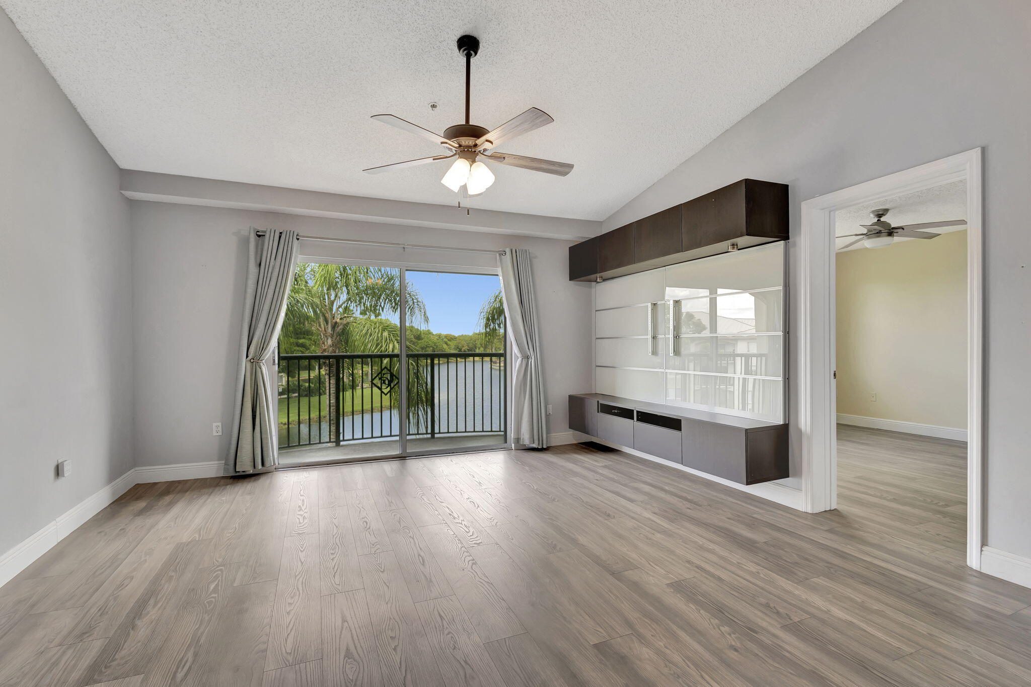 GRAND VIEW AT CRESTWOOD CONDO - Residential Lease