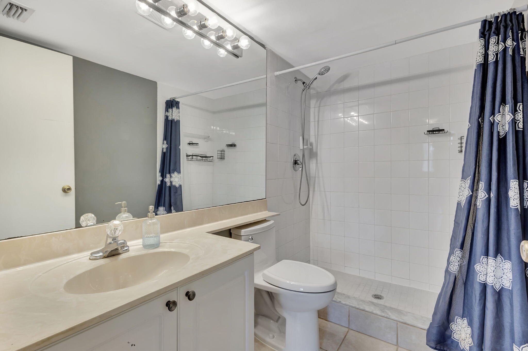 GRAND VIEW AT CRESTWOOD CONDO - Residential Lease