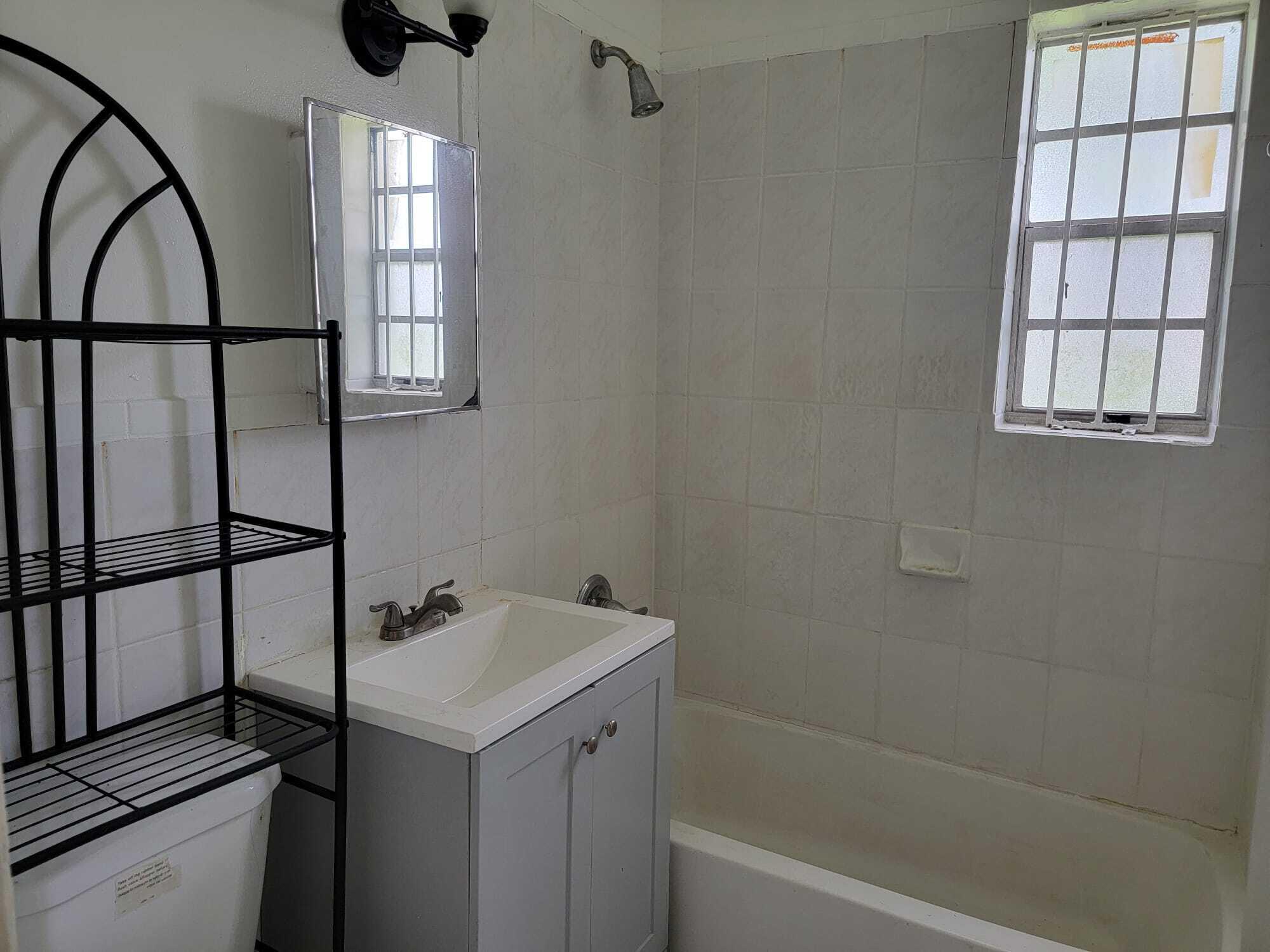 PINE TREE PARK 1ST ADDN - Residential Lease