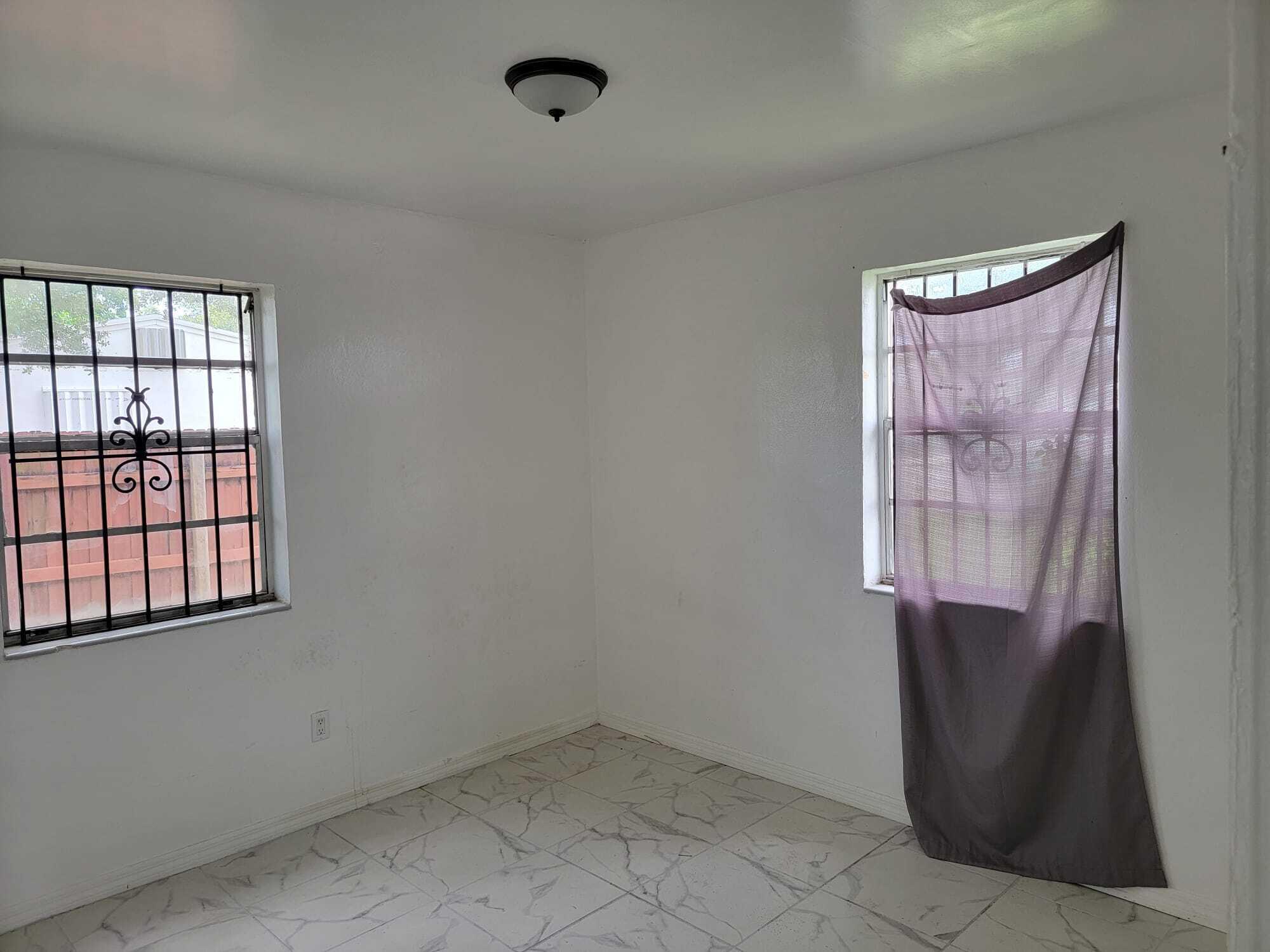 PINE TREE PARK 1ST ADDN - Residential Lease