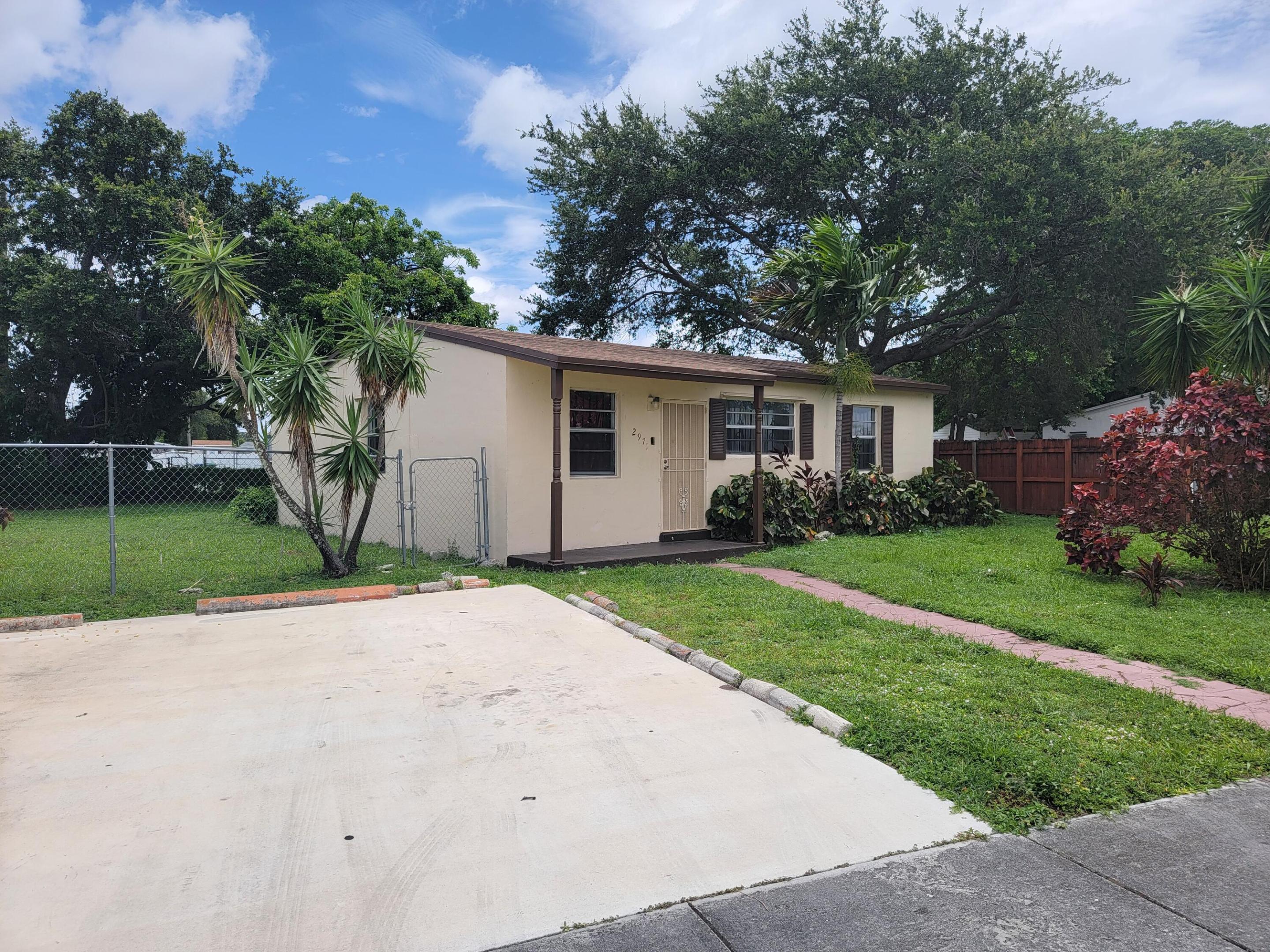 PINE TREE PARK 1ST ADDN - Residential Lease