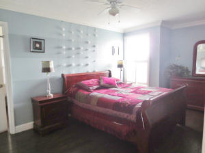 THOROUGHBRED LAKE EST 1 - Residential