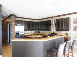 THOROUGHBRED LAKE EST 1 - Residential