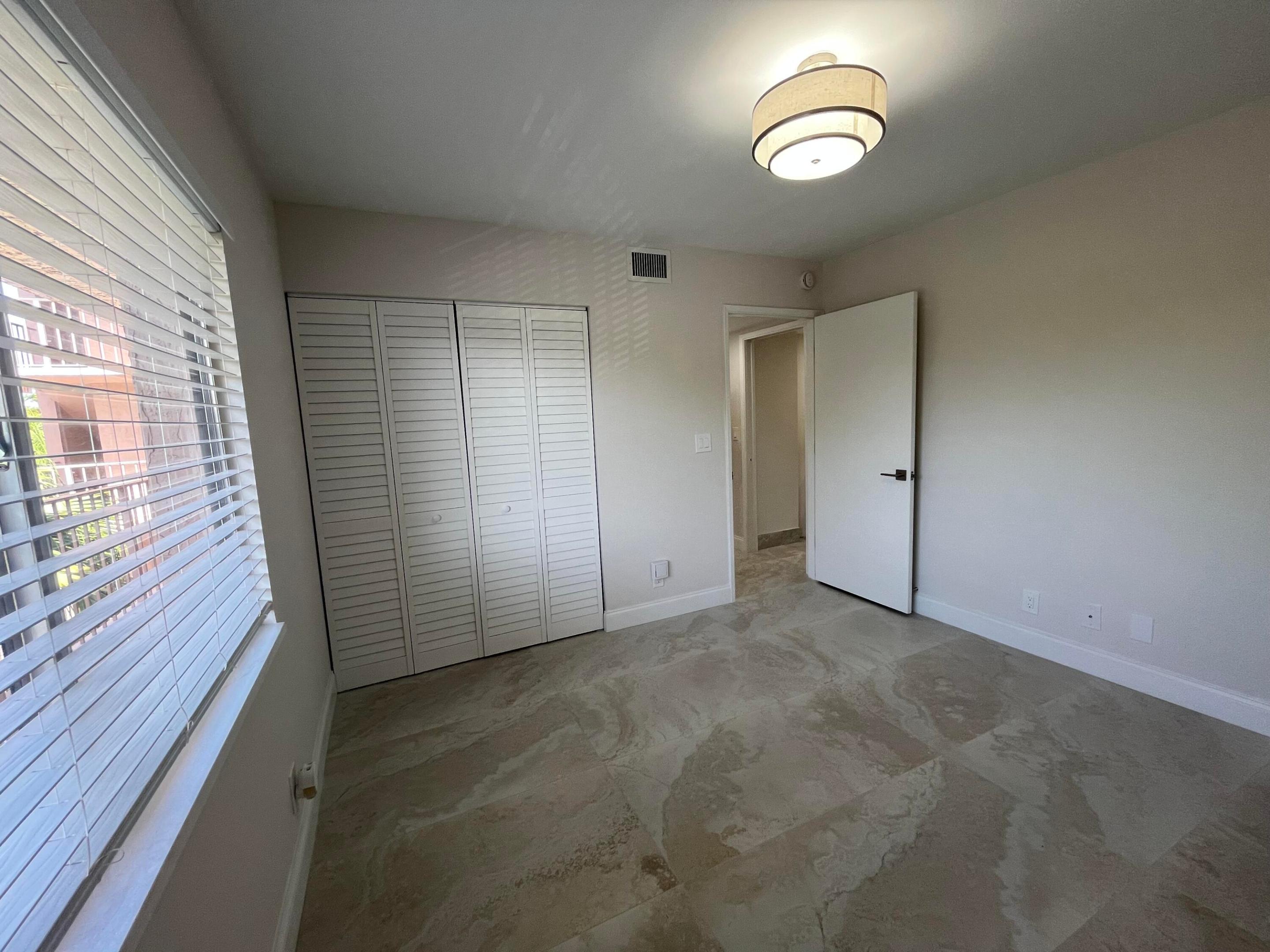 HUNTINGTON LAKES SEC FOUR CONDOS - Residential