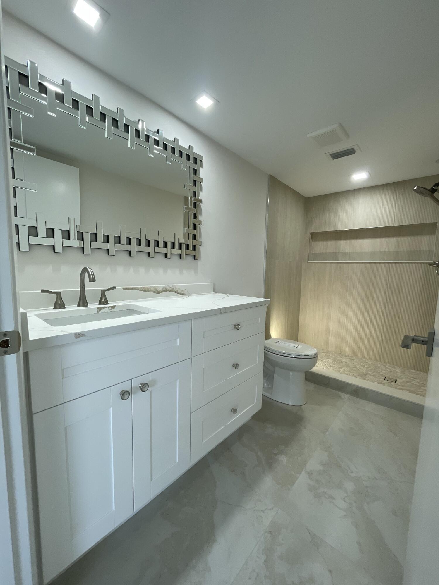 HUNTINGTON LAKES SEC FOUR CONDOS - Residential