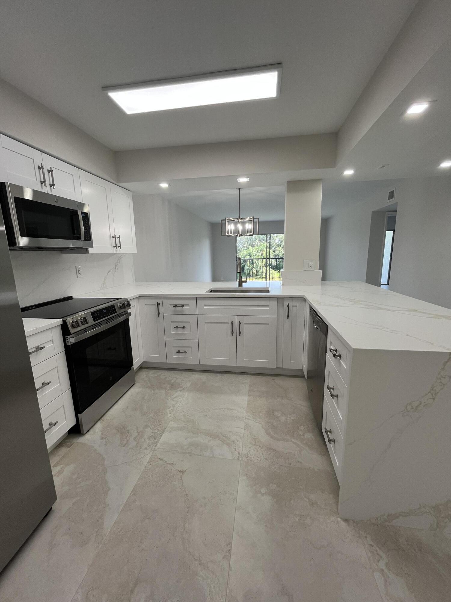 HUNTINGTON LAKES SEC FOUR CONDOS - Residential