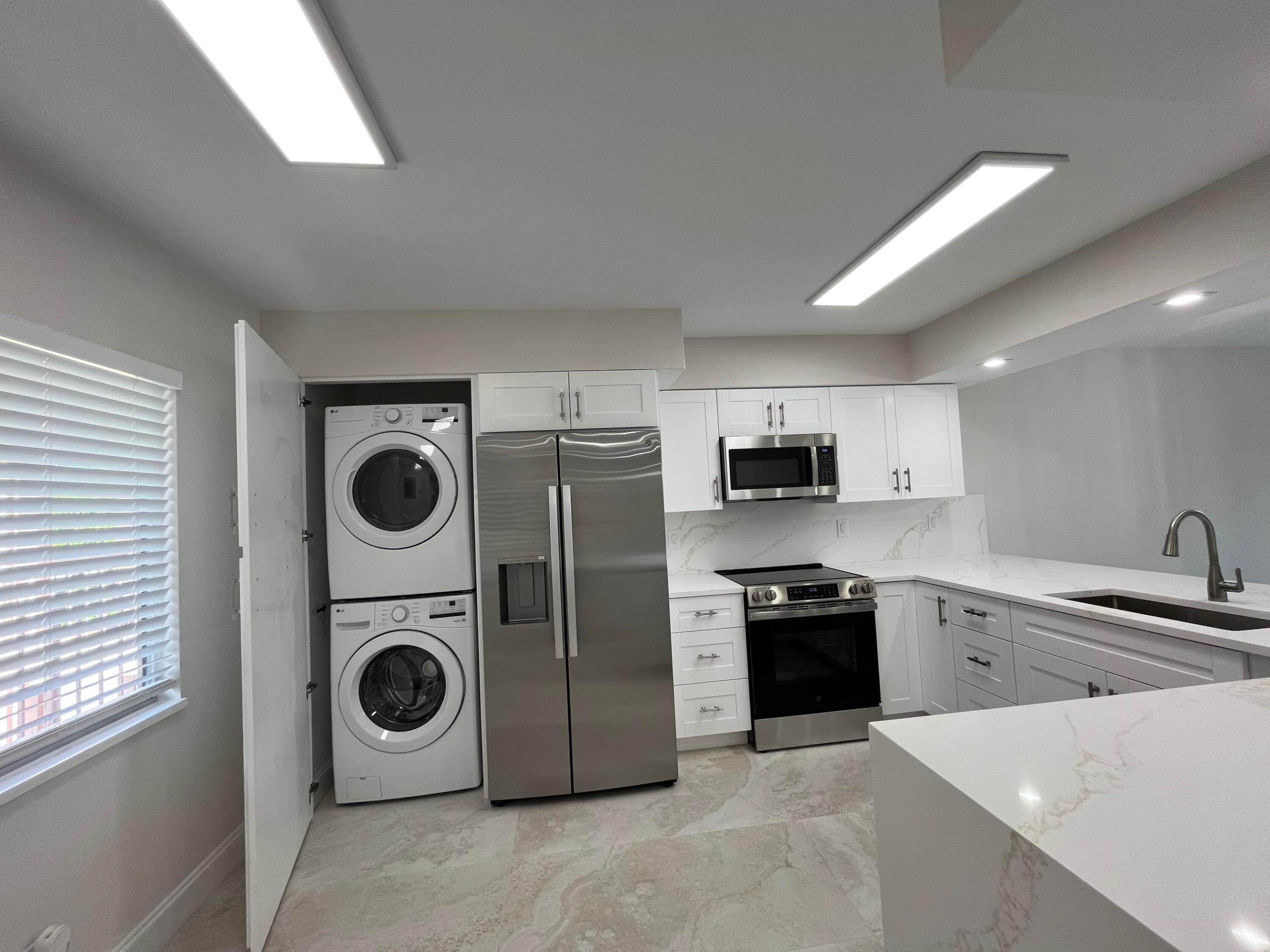 HUNTINGTON LAKES SEC FOUR CONDOS - Residential