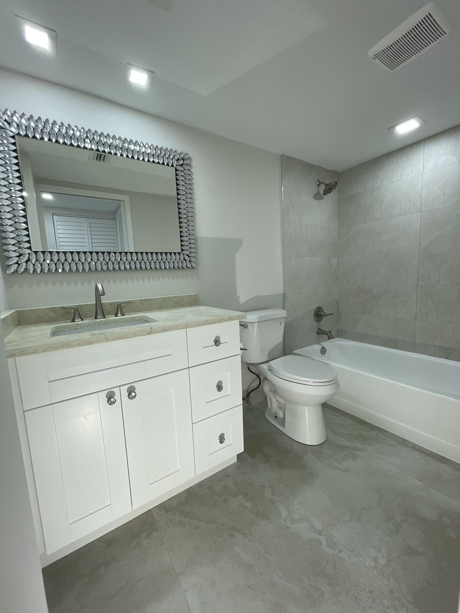 HUNTINGTON LAKES SEC FOUR CONDOS - Residential