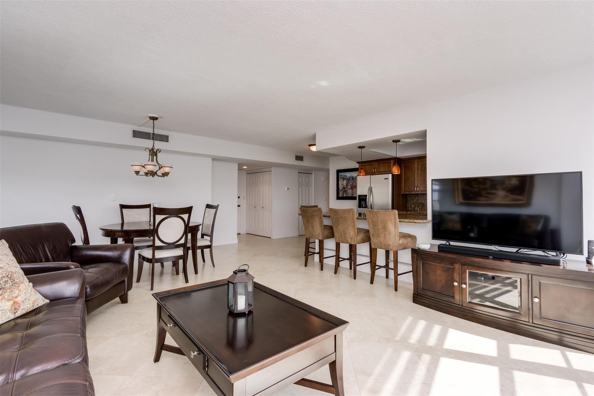 COUNTRY CLUB TOWERS CONDO - Residential Lease