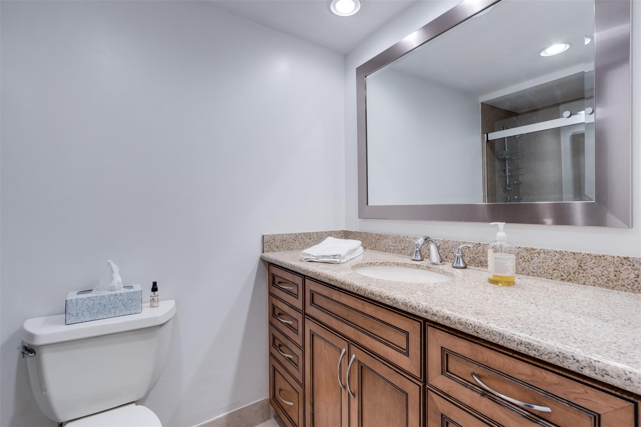 COUNTRY CLUB TOWERS CONDO - Residential Lease