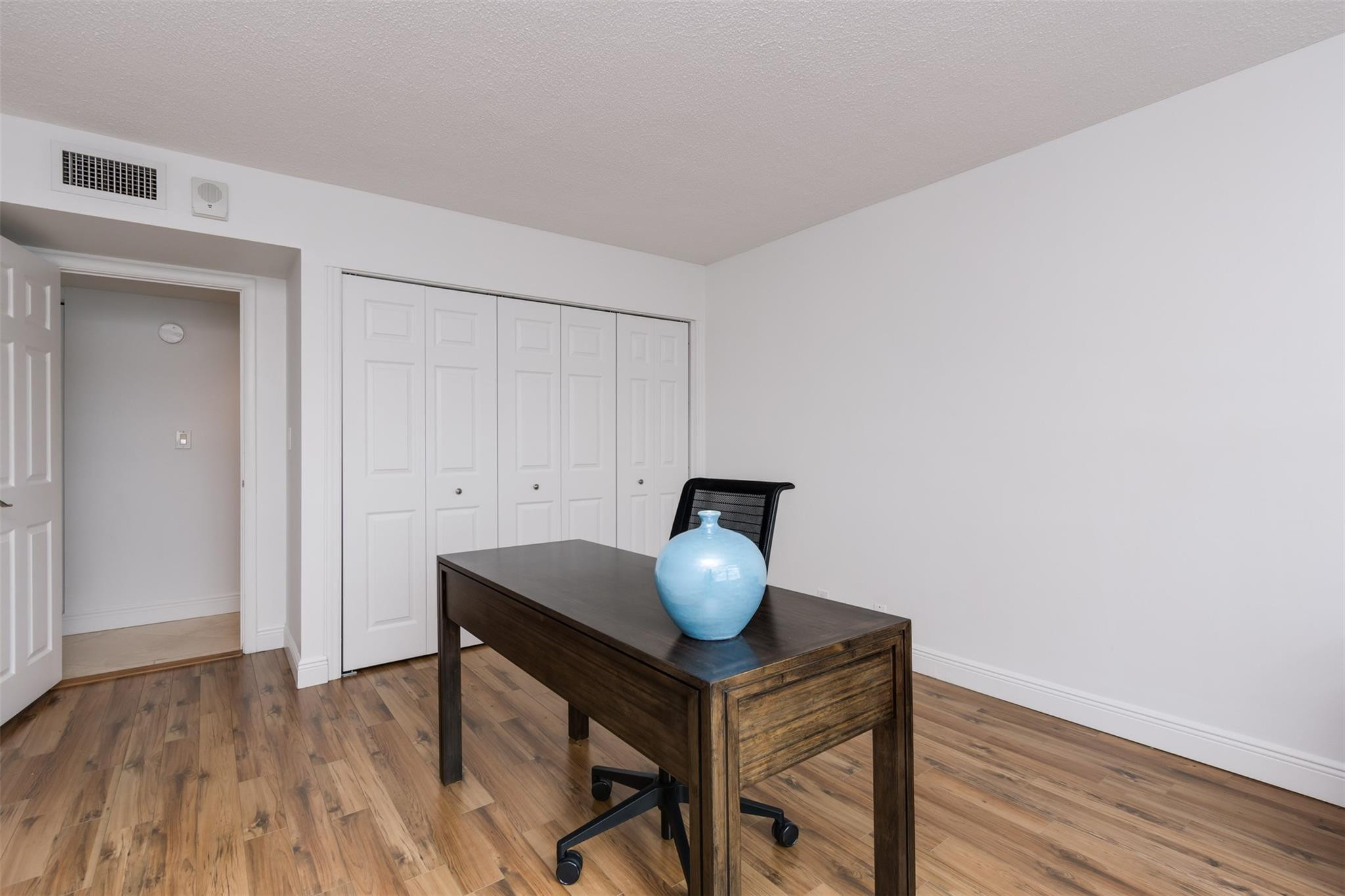 COUNTRY CLUB TOWERS CONDO - Residential Lease