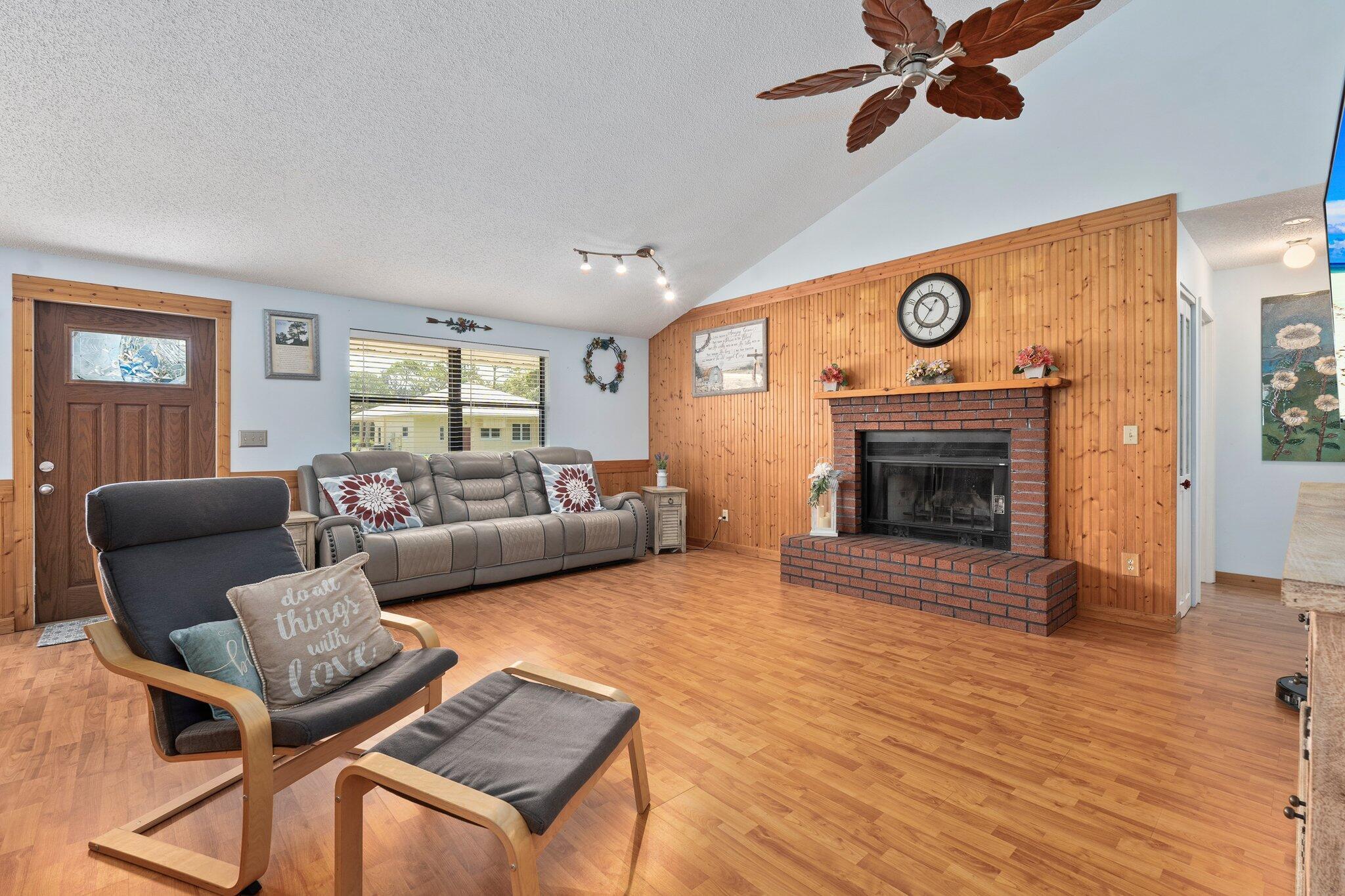 MARAVILLA HEIGHTS SUBDIVISION - Residential