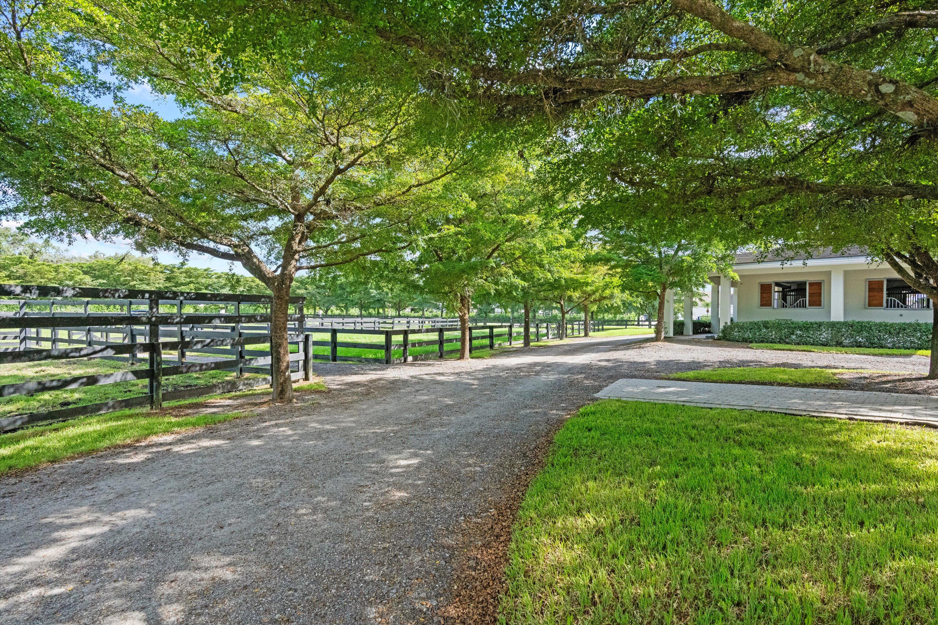 SADDLE TRAIL PARK OF WELLINGTON - Residential