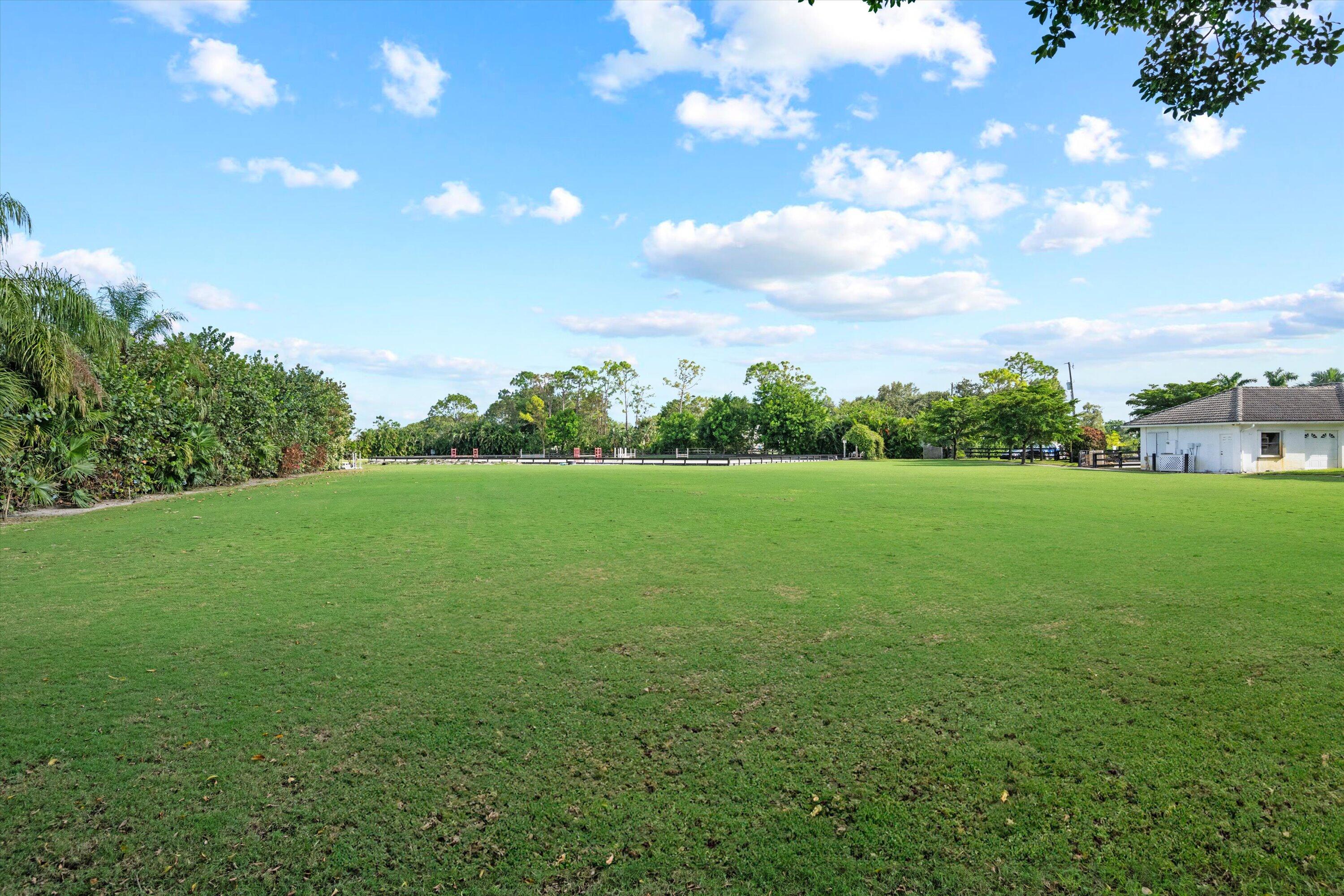 SADDLE TRAIL PARK OF WELLINGTON - Residential
