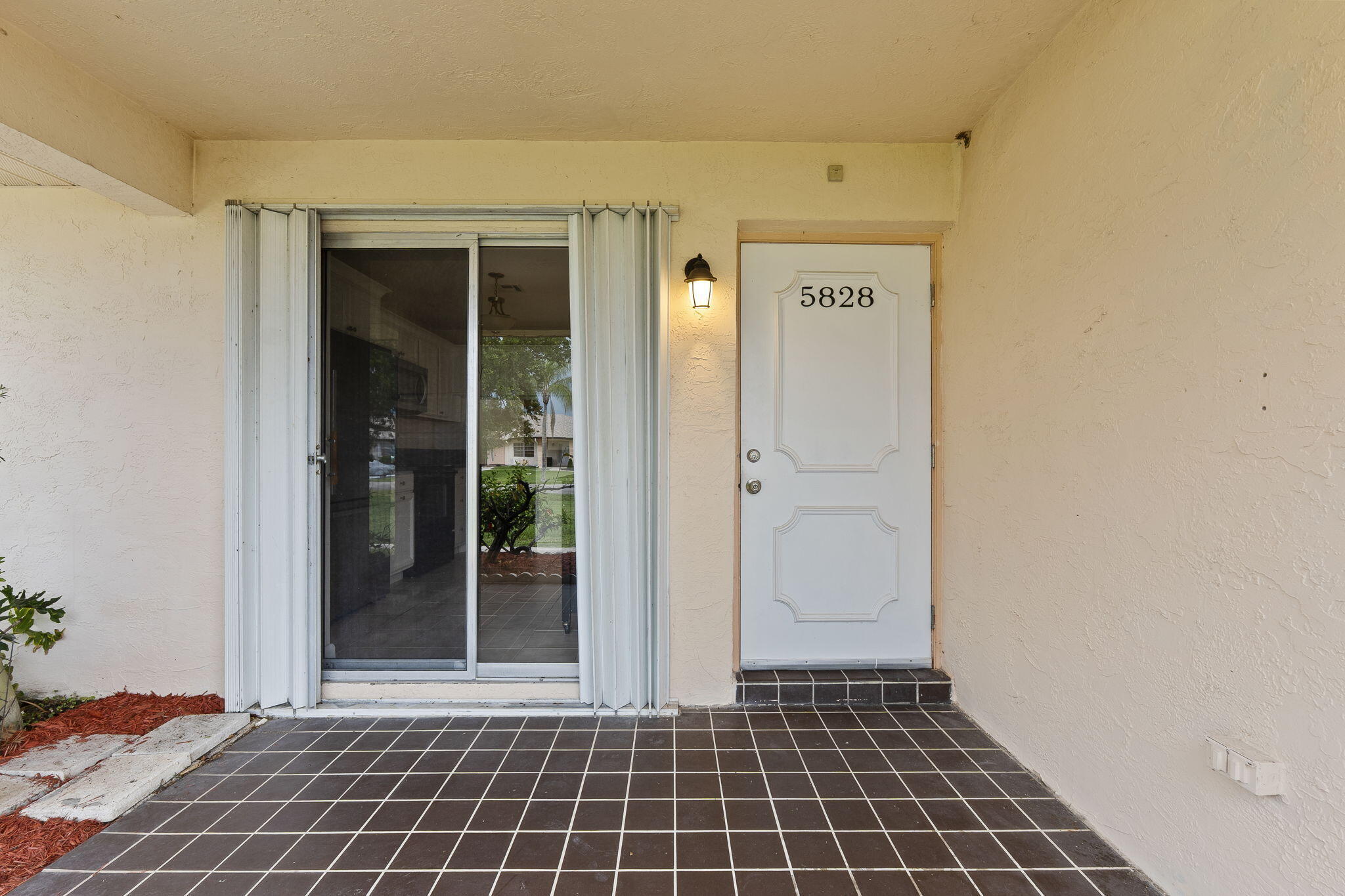 THE GROVE CONDOMINIUM SECTION 1 - Residential