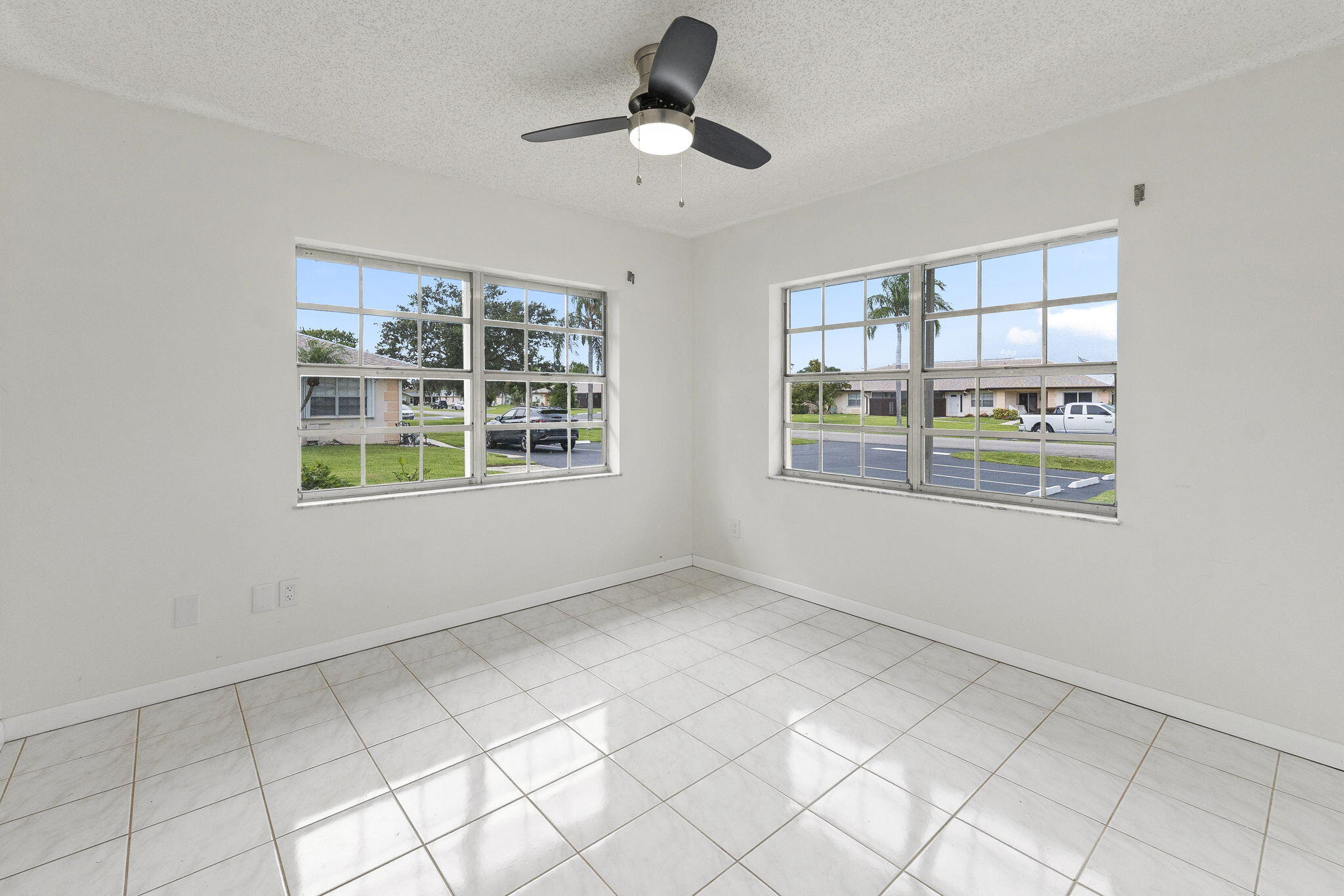 THE GROVE CONDOMINIUM SECTION 1 - Residential