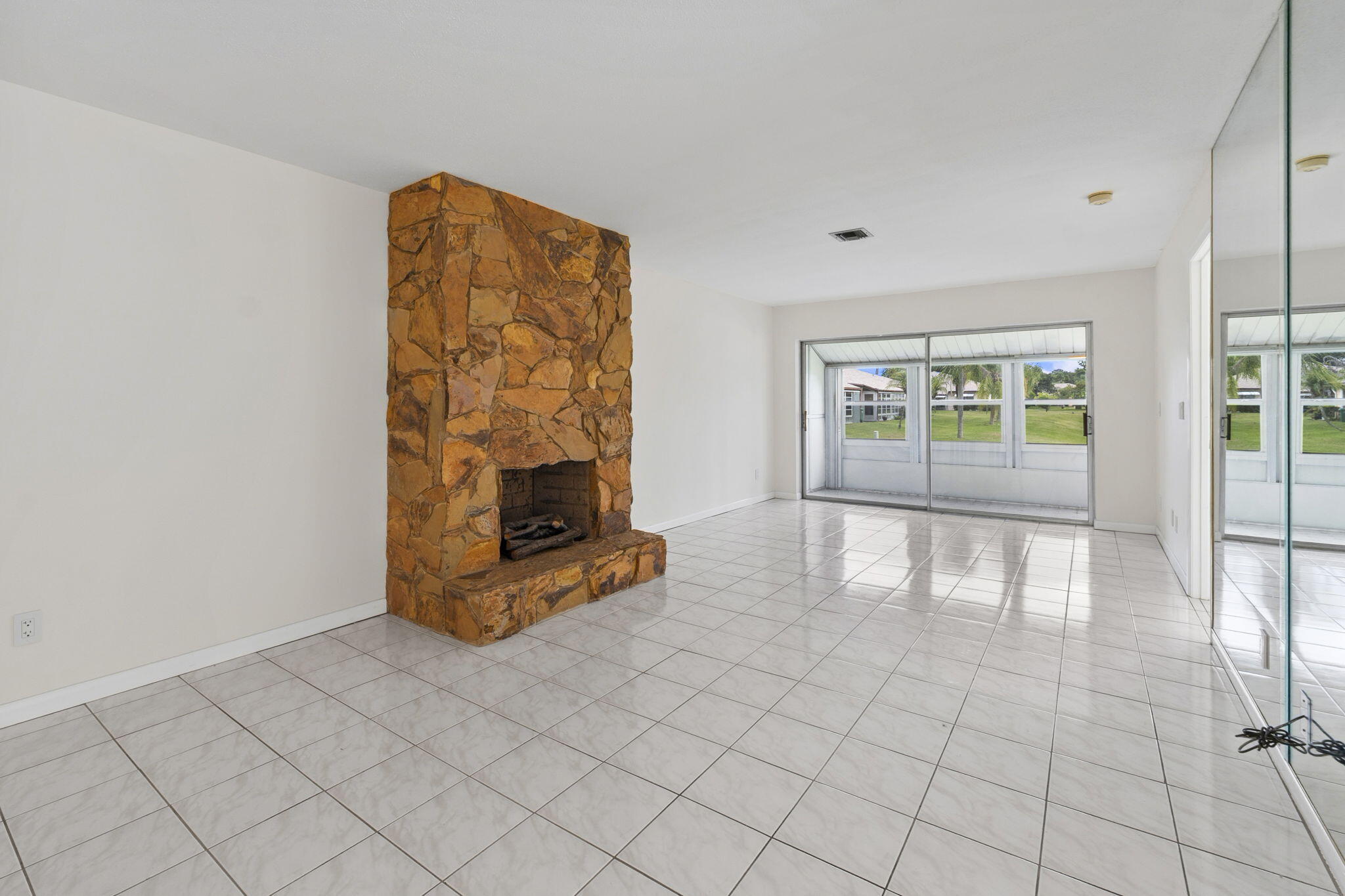 THE GROVE CONDOMINIUM SECTION 1 - Residential