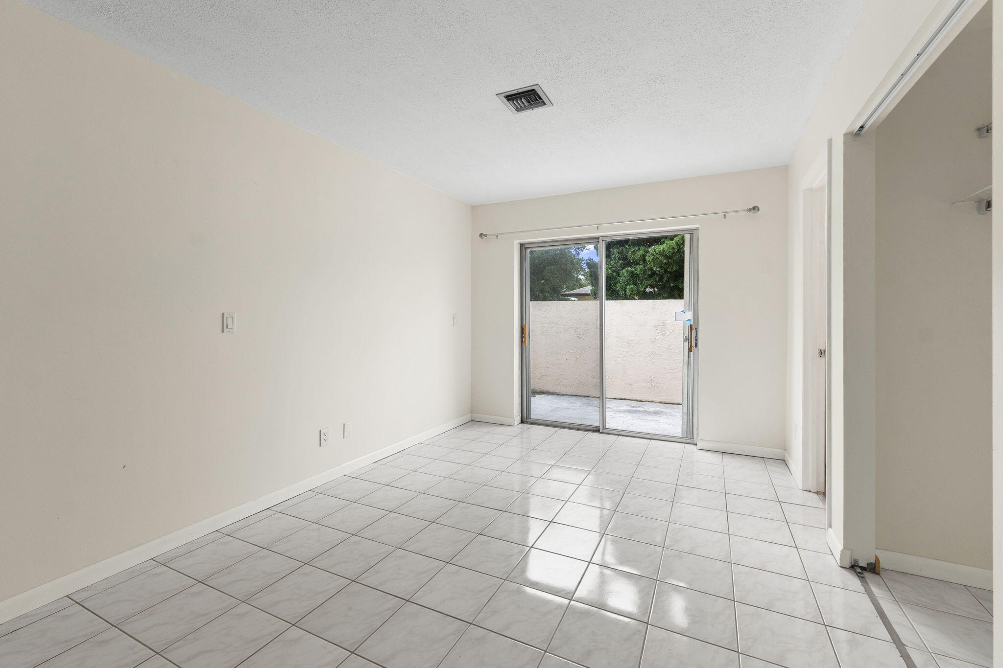 THE GROVE CONDOMINIUM SECTION 1 - Residential