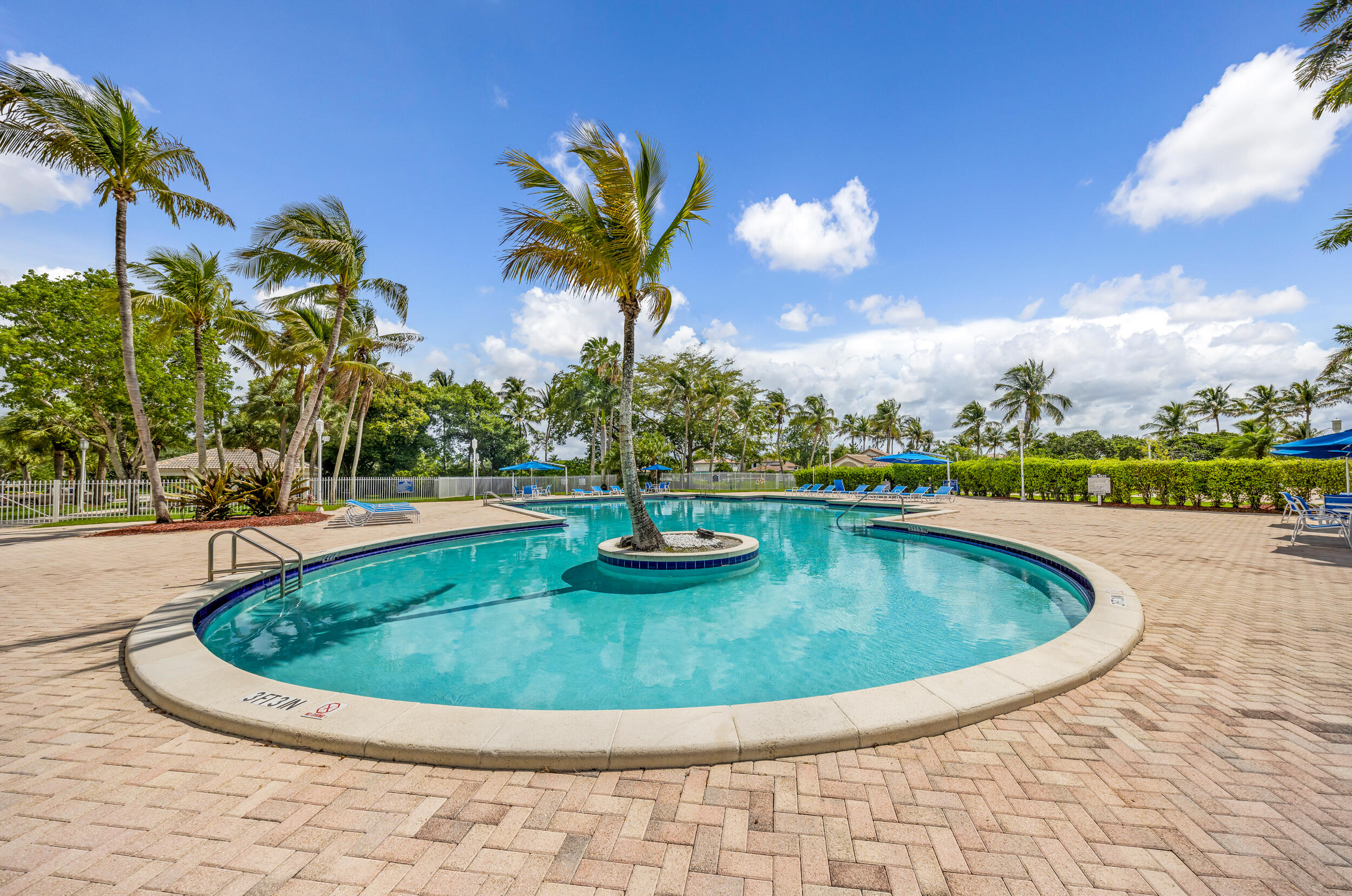 PEMBROKE ISLES 1 - Residential