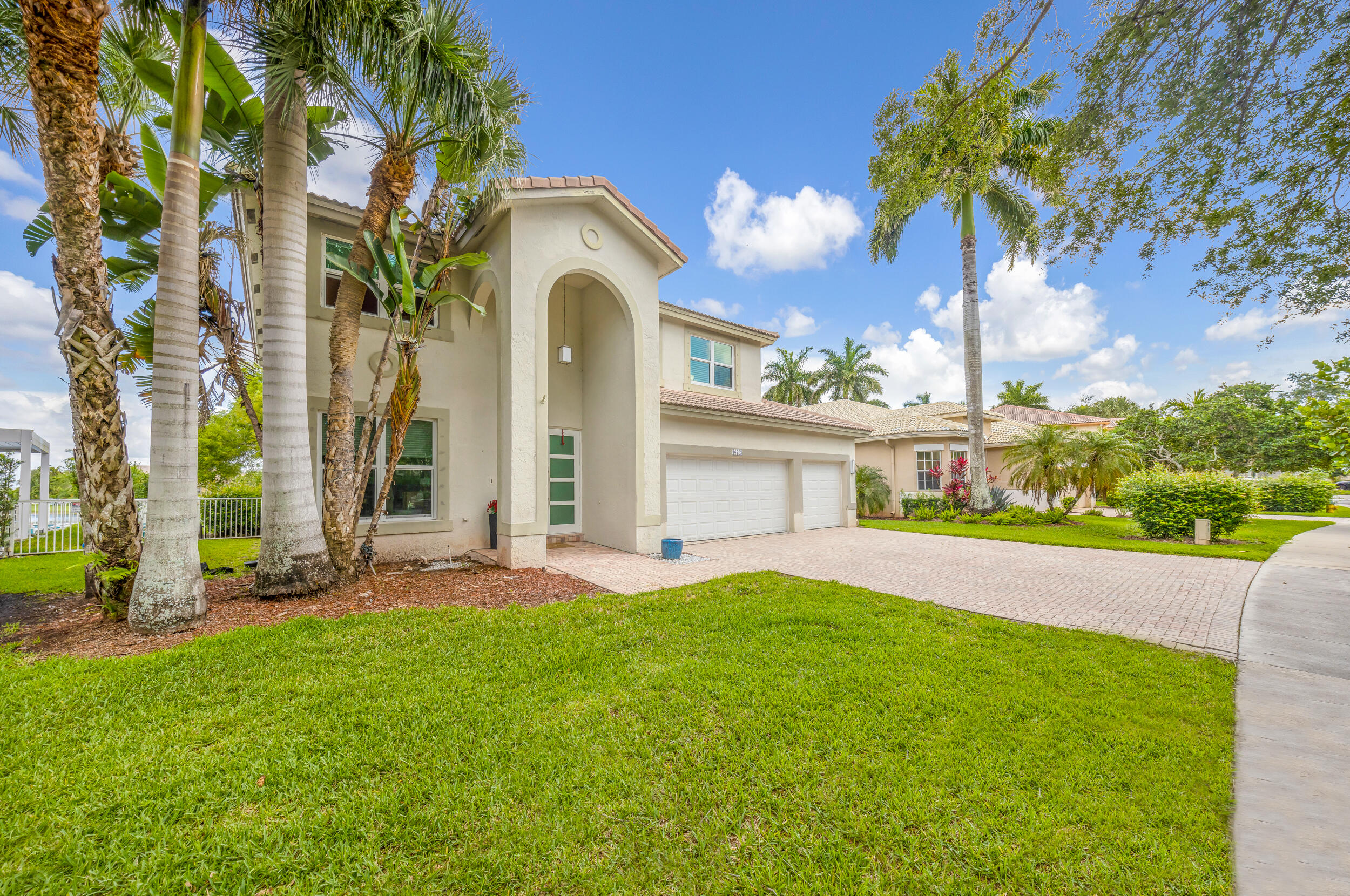 PEMBROKE ISLES 1 - Residential