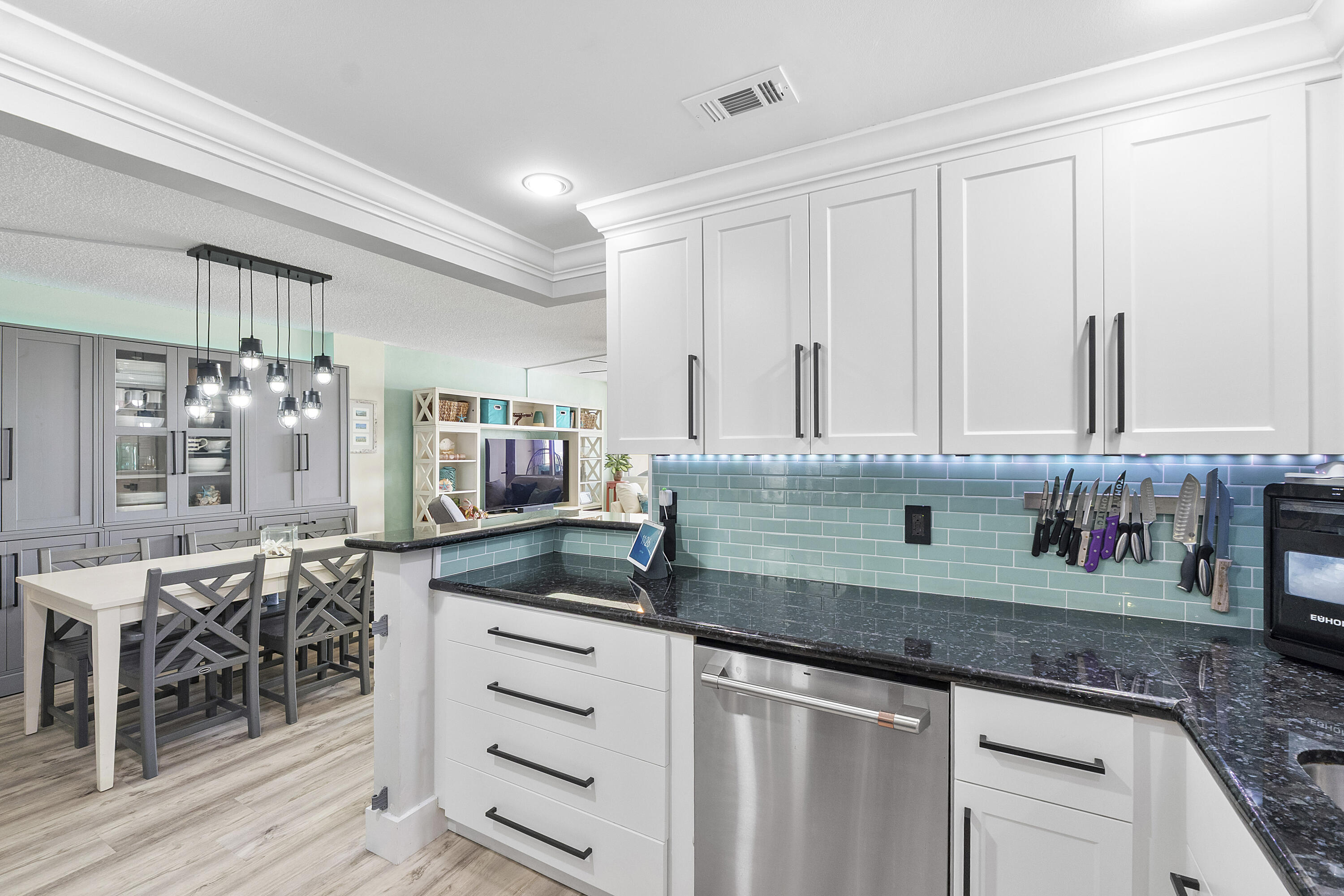 JAMAICA HOUSE CONDOMINIUM - Residential