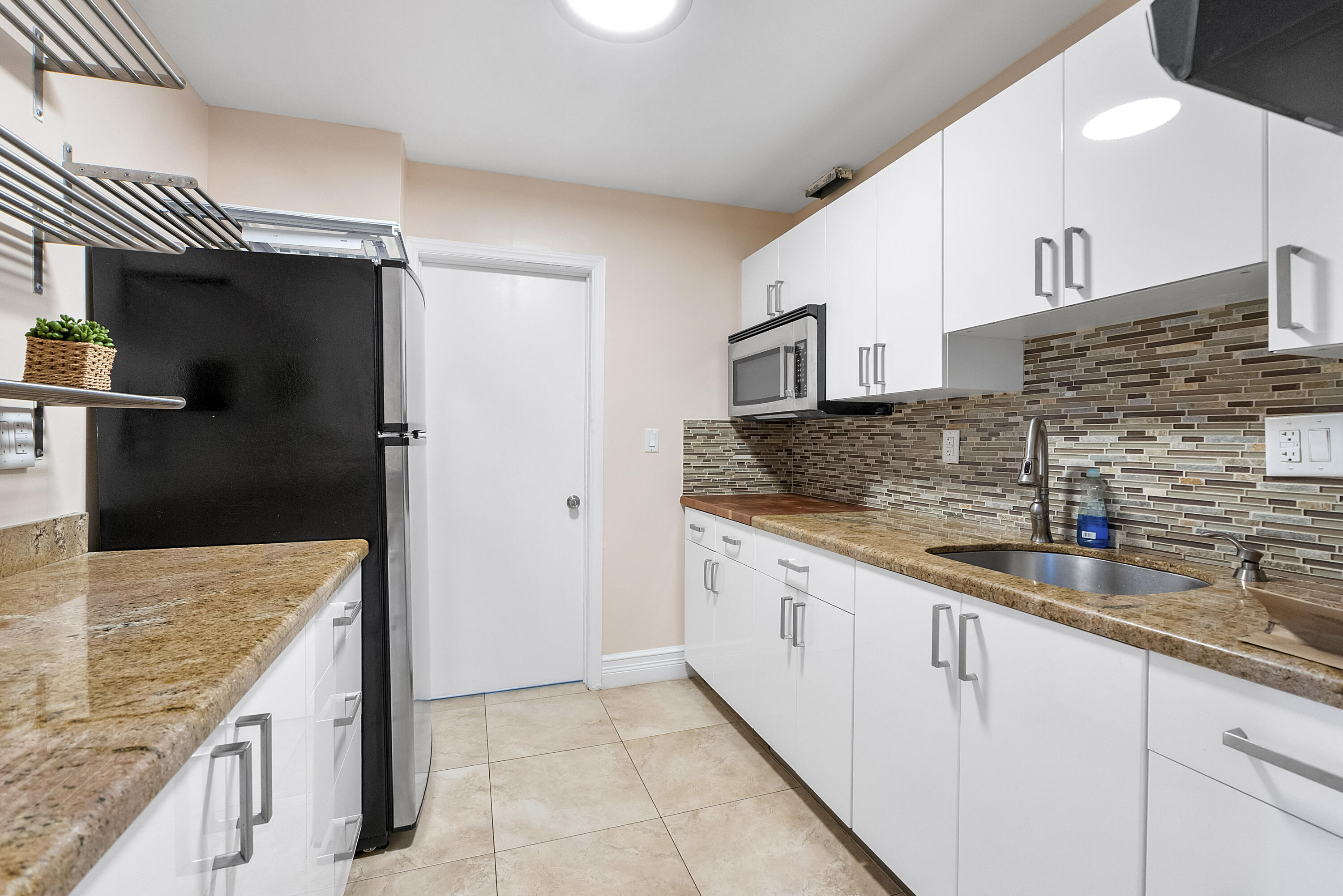 JAMAICA HOUSE CONDOMINIUM - Residential