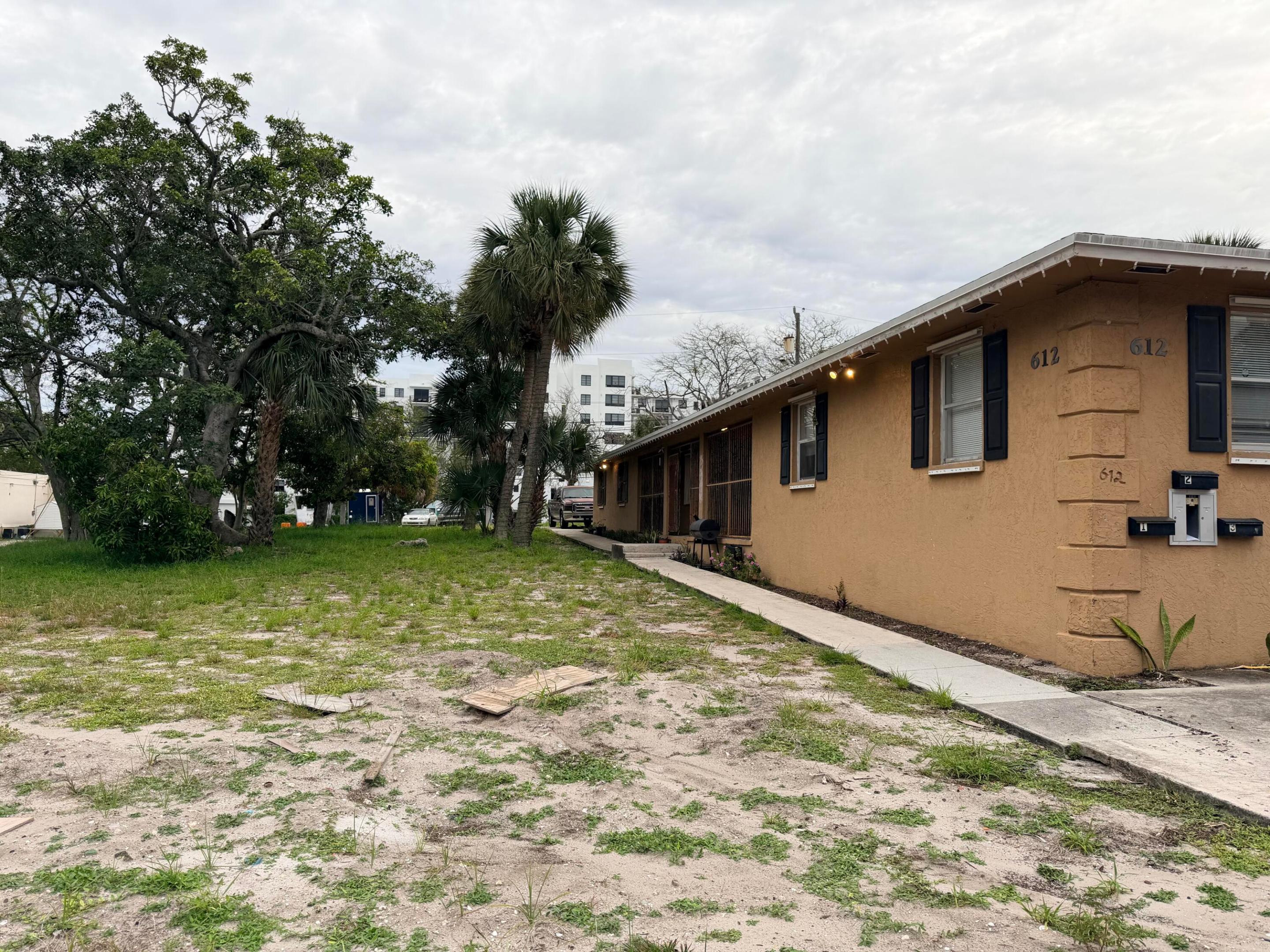 CLOWS - Residential Lease