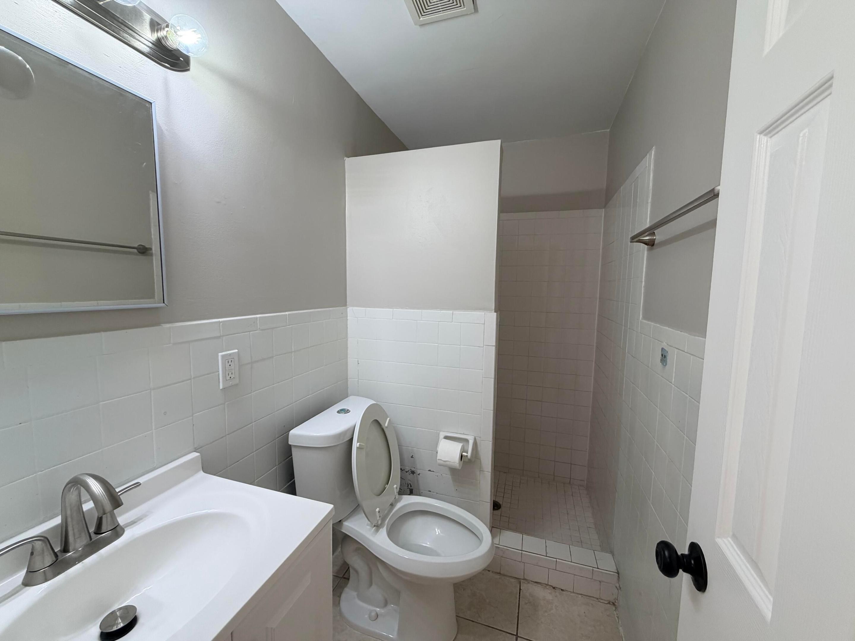 CLOWS - Residential Lease