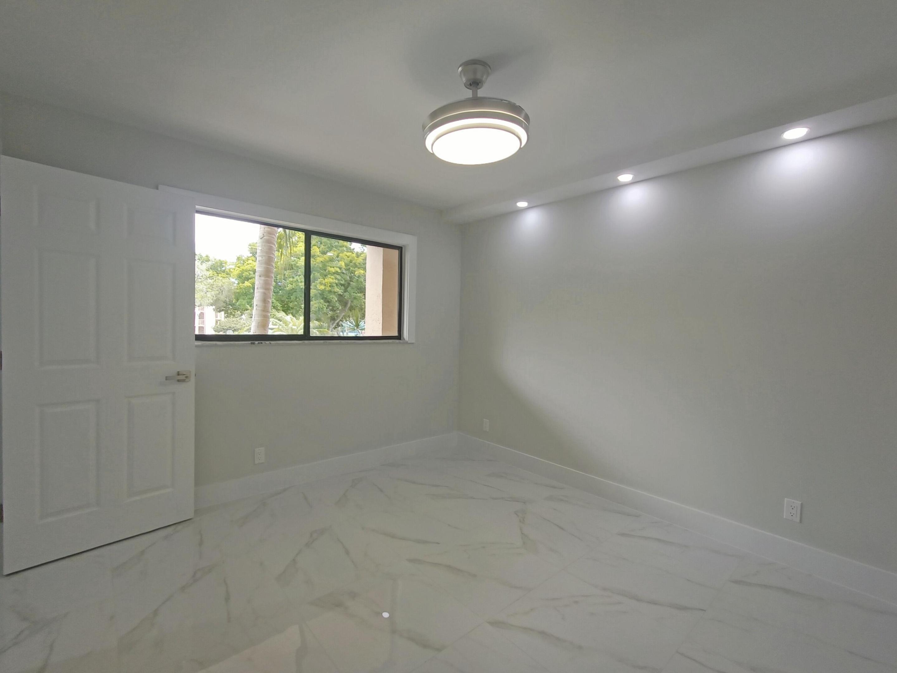 HUNTINGTON LAKES SEC FOUR CONDOS - Residential