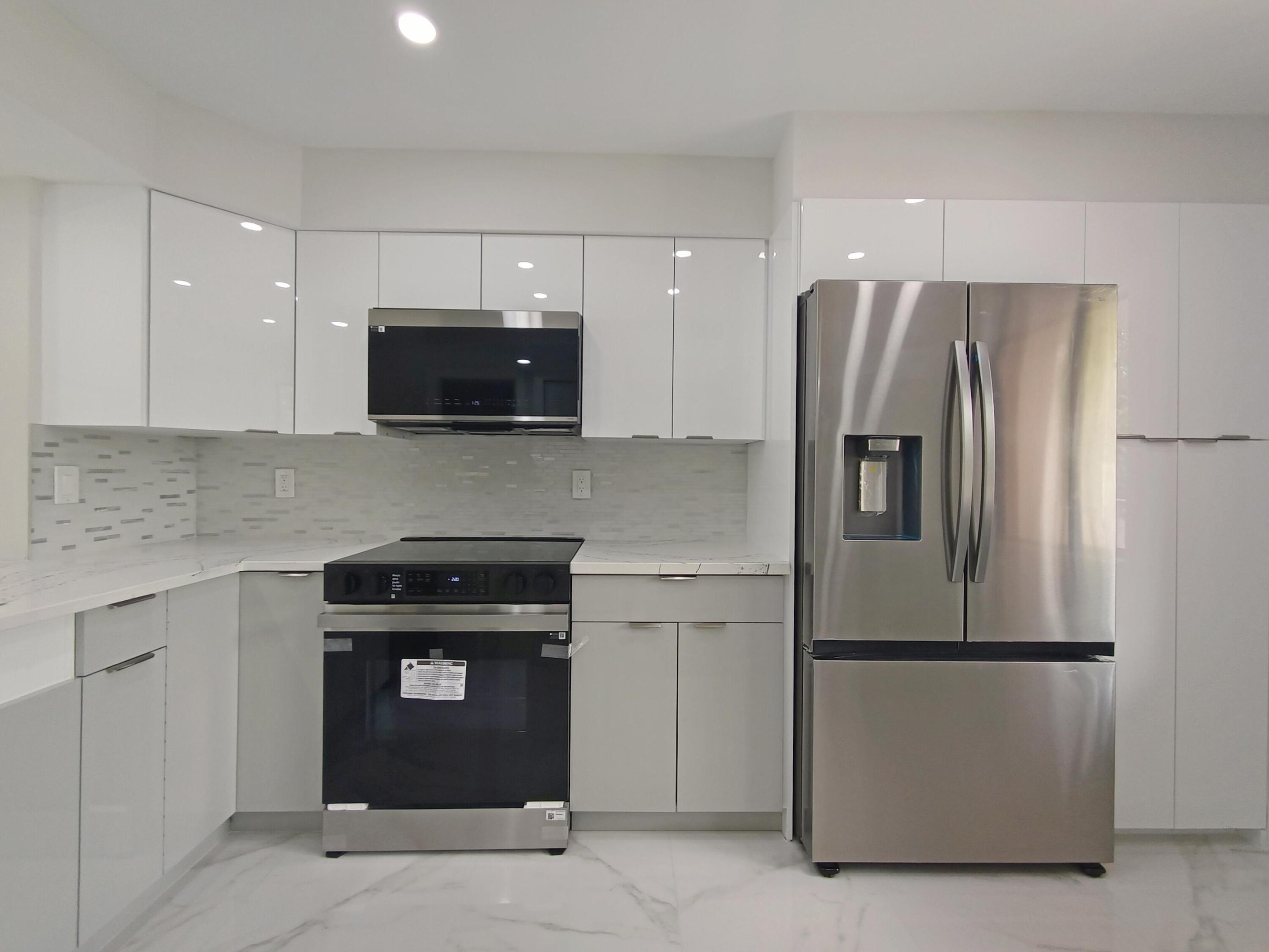 HUNTINGTON LAKES SEC FOUR CONDOS - Residential